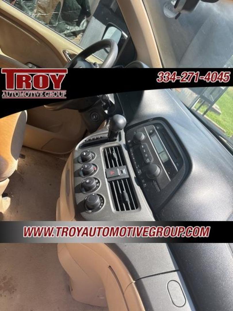 2007 Taffeta White /Ivory Honda Odyssey LX (5FNRL38287B) with an 3.5L V6 SOHC 24V VTEC engine, Automatic transmission, located at 6812 Atlanta Hwy, Montgomery, AL, 36117, (334) 271-4045, 32.382118, -86.178673 - 2-Master Remote Keys!!<br>Tow Package!! - Photo#9