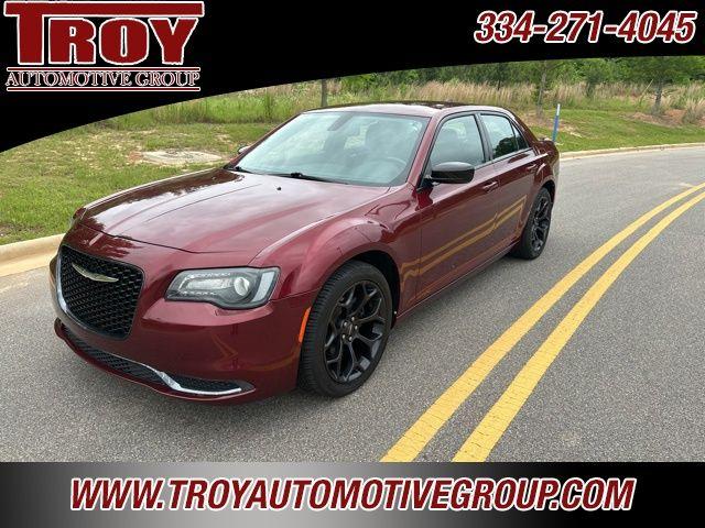 photo of 2019 Chrysler 300 Touring