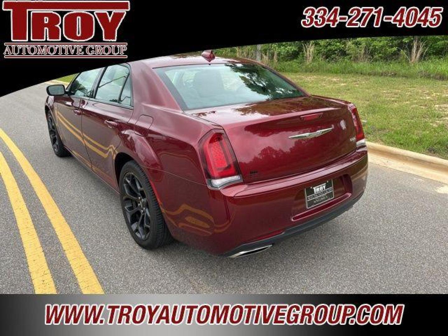 2019 Velvet Red Pearlcoat /Black Chrysler 300 Touring (2C3CCAAGXKH) with an 3.6L 6-Cylinder SMPI DOHC engine, Automatic transmission, located at 6812 Atlanta Hwy, Montgomery, AL, 36117, (334) 271-4045, 32.382118, -86.178673 - Photo#6