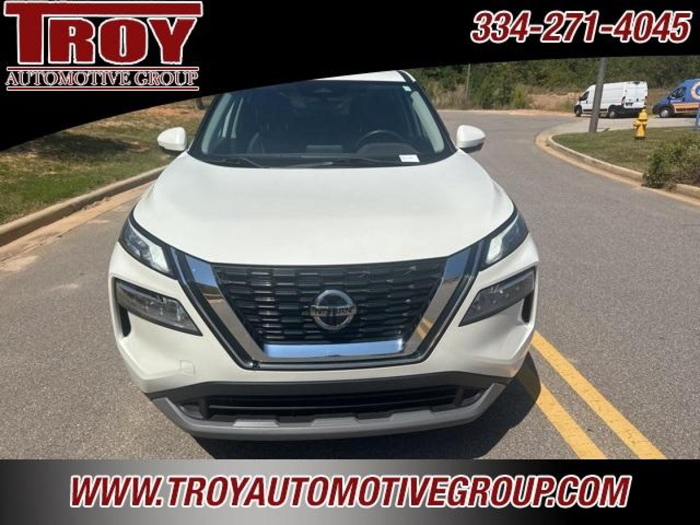 2021 Pearl White Tricoat /Charcoal Nissan Rogue SV (5N1AT3BA1MC) with an 2.5L I4 DOHC 16V engine, CVT transmission, located at 6812 Atlanta Hwy, Montgomery, AL, 36117, (334) 271-4045, 32.382118, -86.178673 - Pearl White Tricoat 2021 Nissan Rogue SV FWD 2.5L I4 DOHC 16V CVT with Xtronic<br><br>Financing Available---Top Value for Trades.<br><br>26/34 City/Highway MPG - Photo#1