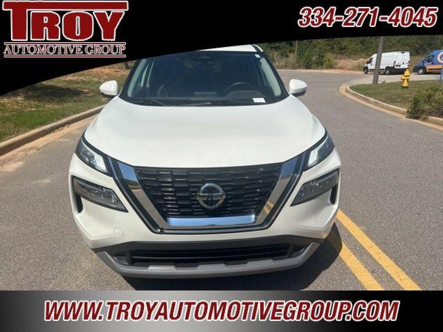 2021 Pearl White Tricoat /Charcoal Nissan Rogue SV (5N1AT3BA1MC) with an 2.5L I4 DOHC 16V engine, CVT transmission, located at 6812 Atlanta Hwy, Montgomery, AL, 36117, (334) 271-4045, 32.382118, -86.178673 - Pearl White Tricoat 2021 Nissan Rogue SV FWD 2.5L I4 DOHC 16V CVT with Xtronic<br><br>Financing Available---Top Value for Trades.<br><br>26/34 City/Highway MPG - Photo#1