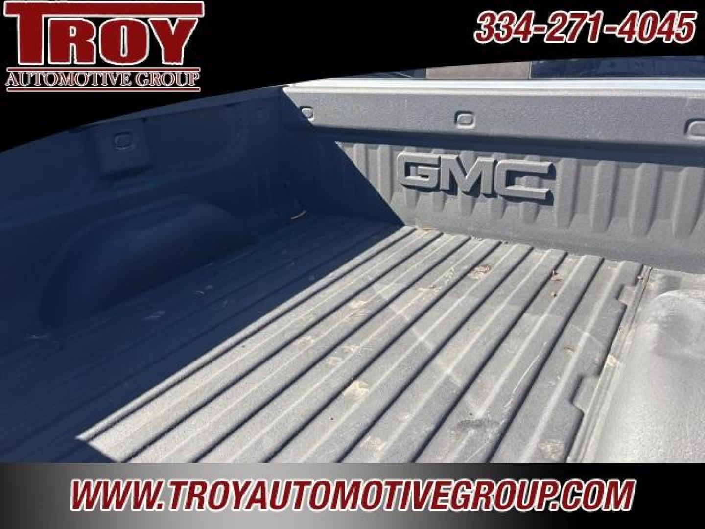 2018 Quicksilver Metallic /Dark Ash Seats With Jet Black Interior Accents GMC Sierra 1500 SLT (3GTU2NEC8JG) with an EcoTec3 5.3L V8 engine, Automatic transmission, located at 6812 Atlanta Hwy, Montgomery, AL, 36117, (334) 271-4045, 32.382118, -86.178673 - Photo#23