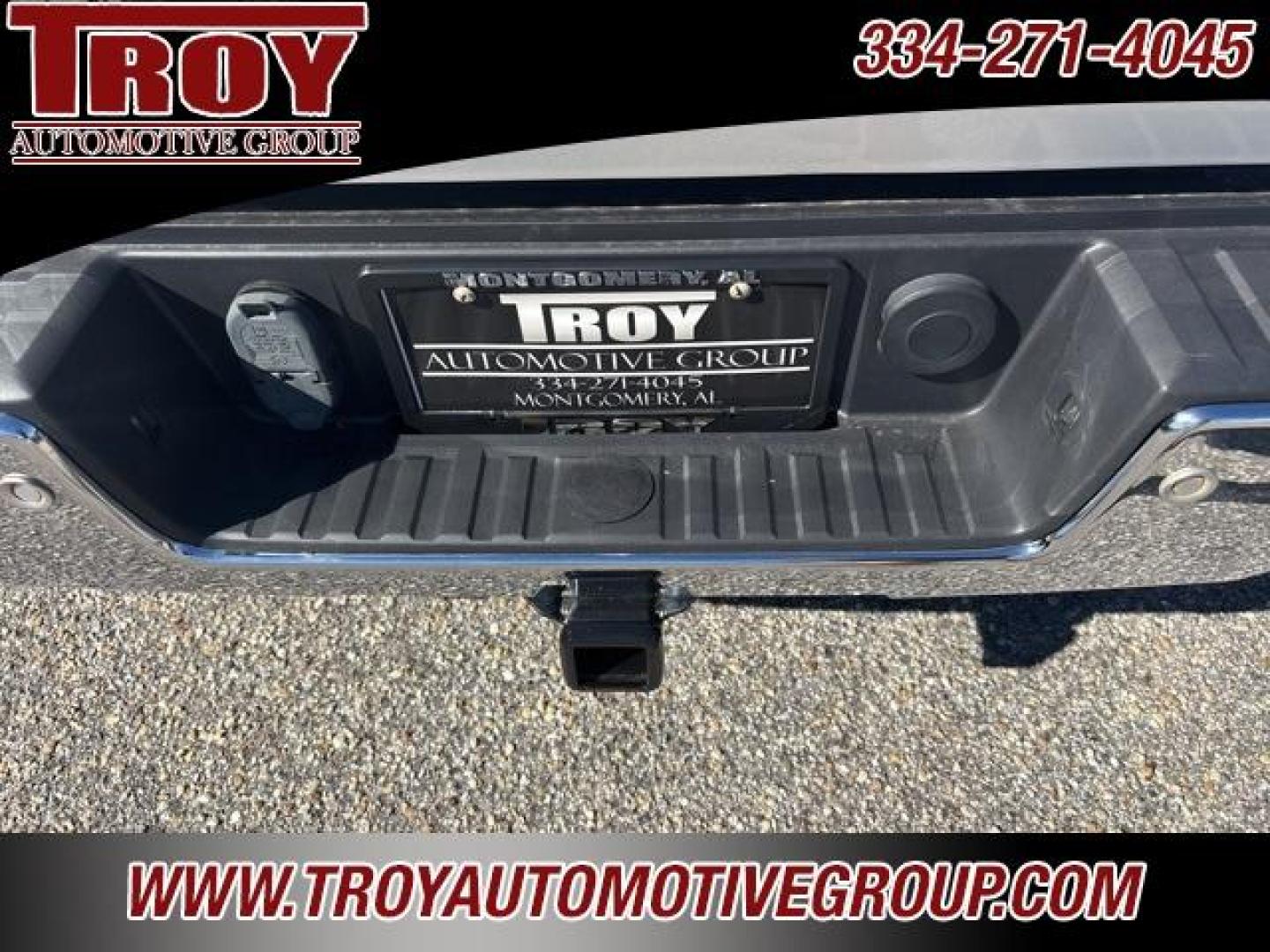 2018 Quicksilver Metallic /Dark Ash Seats With Jet Black Interior Accents GMC Sierra 1500 SLT (3GTU2NEC8JG) with an EcoTec3 5.3L V8 engine, Automatic transmission, located at 6812 Atlanta Hwy, Montgomery, AL, 36117, (334) 271-4045, 32.382118, -86.178673 - Photo#24