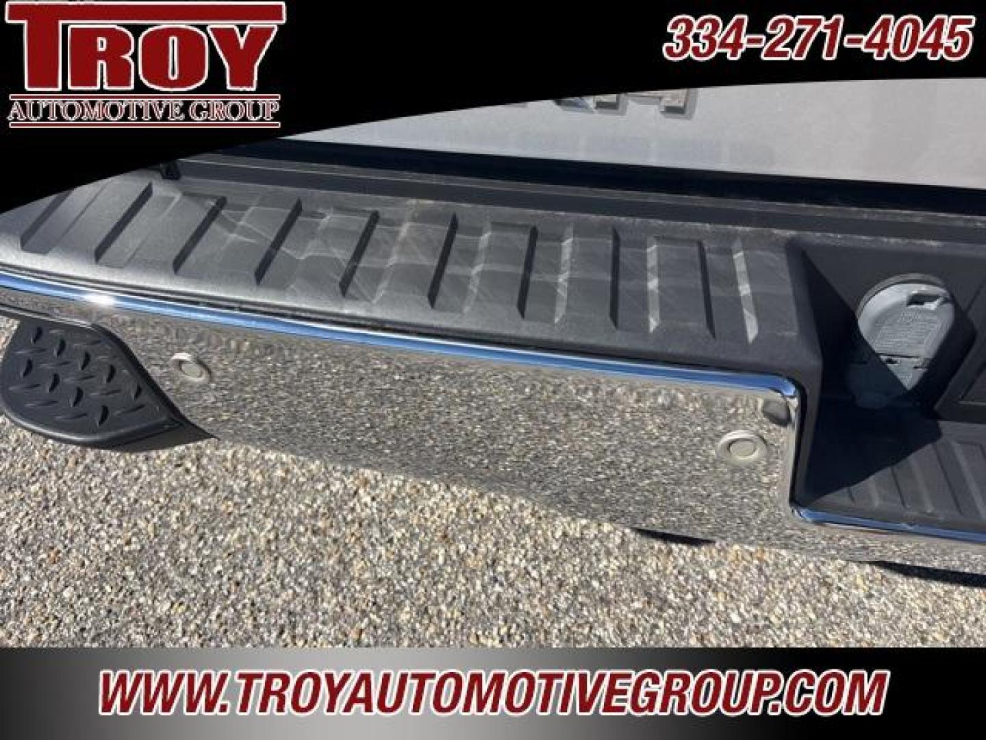 2018 Quicksilver Metallic /Dark Ash Seats With Jet Black Interior Accents GMC Sierra 1500 SLT (3GTU2NEC8JG) with an EcoTec3 5.3L V8 engine, Automatic transmission, located at 6812 Atlanta Hwy, Montgomery, AL, 36117, (334) 271-4045, 32.382118, -86.178673 - Photo#25