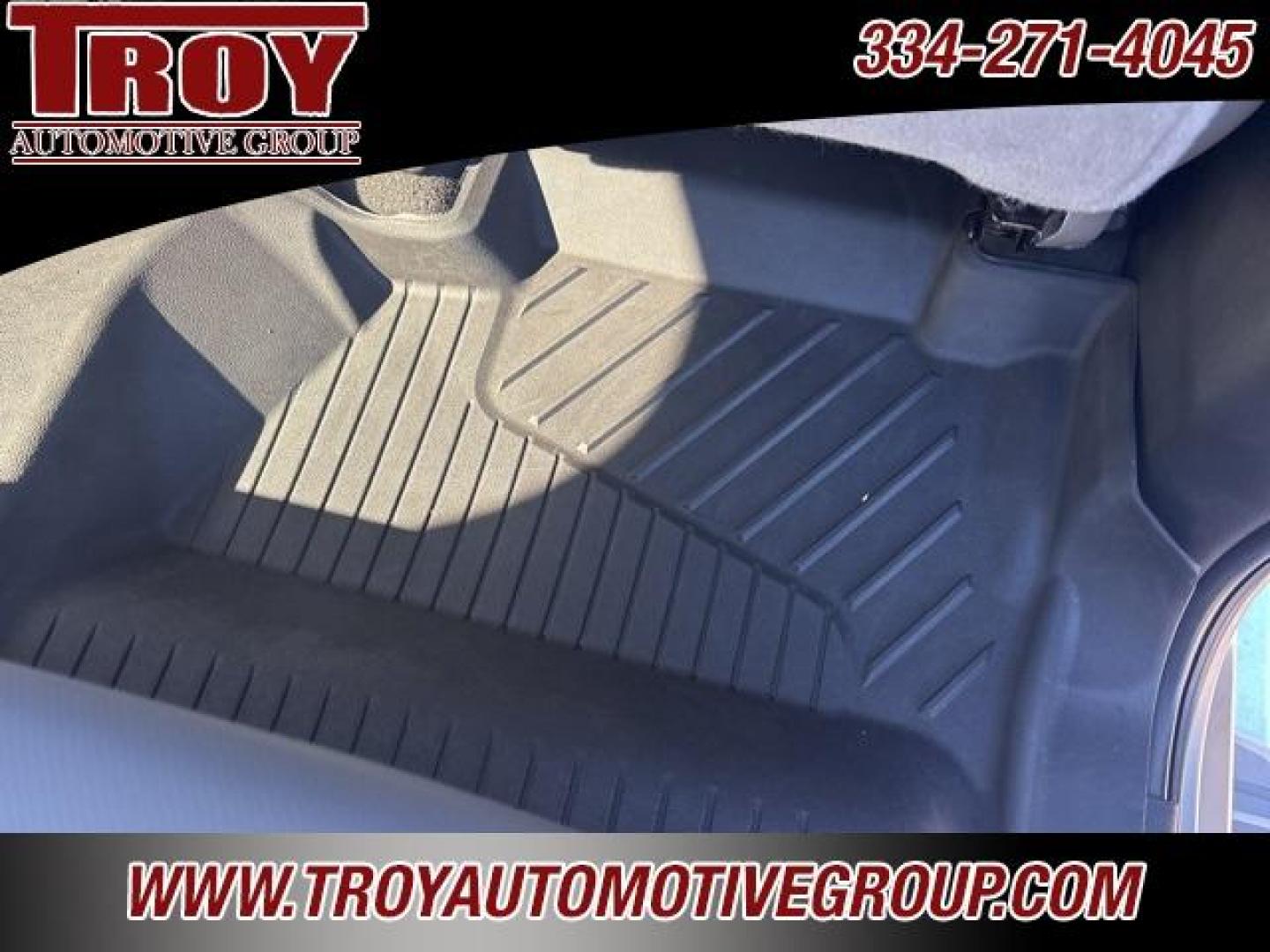 2018 Quicksilver Metallic /Dark Ash Seats With Jet Black Interior Accents GMC Sierra 1500 SLT (3GTU2NEC8JG) with an EcoTec3 5.3L V8 engine, Automatic transmission, located at 6812 Atlanta Hwy, Montgomery, AL, 36117, (334) 271-4045, 32.382118, -86.178673 - Photo#33