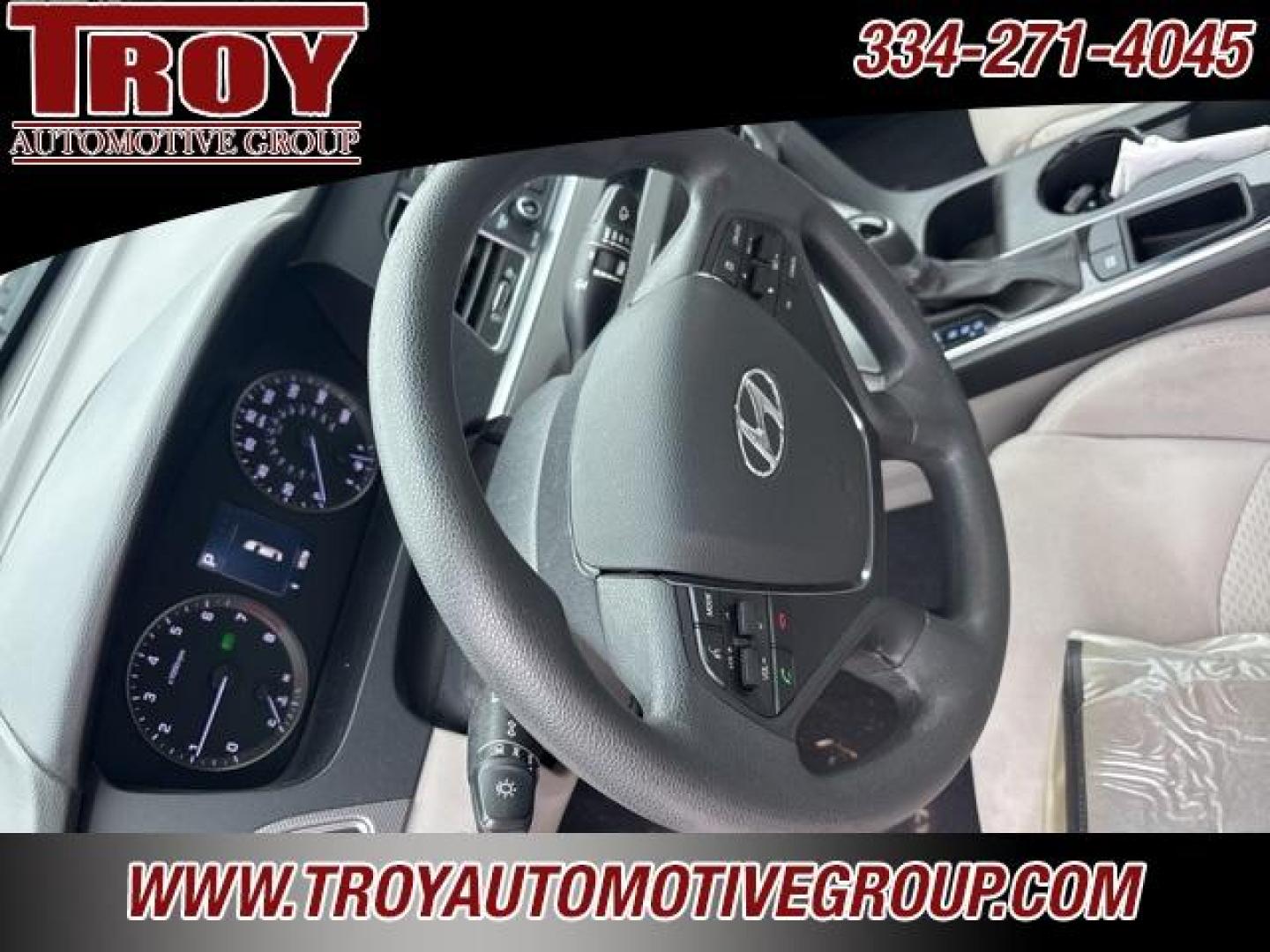 2015 Venetian Red Metallic /Gray Hyundai Sonata SE (5NPE24AF5FH) with an 2.4L I4 DGI DOHC 16V ULEV II 185hp engine, Automatic transmission, located at 6812 Atlanta Hwy, Montgomery, AL, 36117, (334) 271-4045, 32.382118, -86.178673 - 1-Owner!!<br>Excellent Service History!!<br>Engine Replaced At Hyundai at 117k!!<br>3-Keys!!!<br>Local Trade!!<br>Power Driver Seat!! - Photo#30