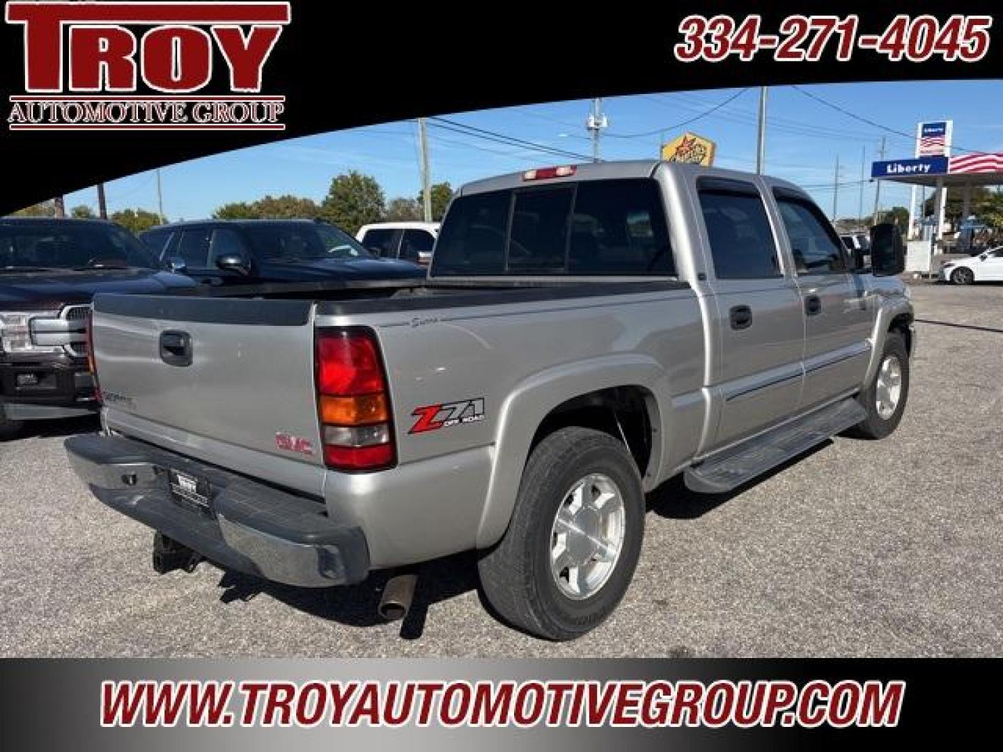2006 Silver Birch Metallic /Pewter GMC Sierra 1500 SLT (2GTEK13T661) with an Vortec 5.3L V8 SFI engine, Automatic transmission, located at 6812 Atlanta Hwy, Montgomery, AL, 36117, (334) 271-4045, 32.382118, -86.178673 - Recent Arrival! Priced below KBB Fair Purchase Price!<br><br>Silver Birch Metallic 2006 GMC Sierra 1500 SLT 4WD Vortec 5.3L V8 SFI 4-Speed Automatic with Overdrive<br><br>Financing Available---Top Value for Trades. - Photo#5