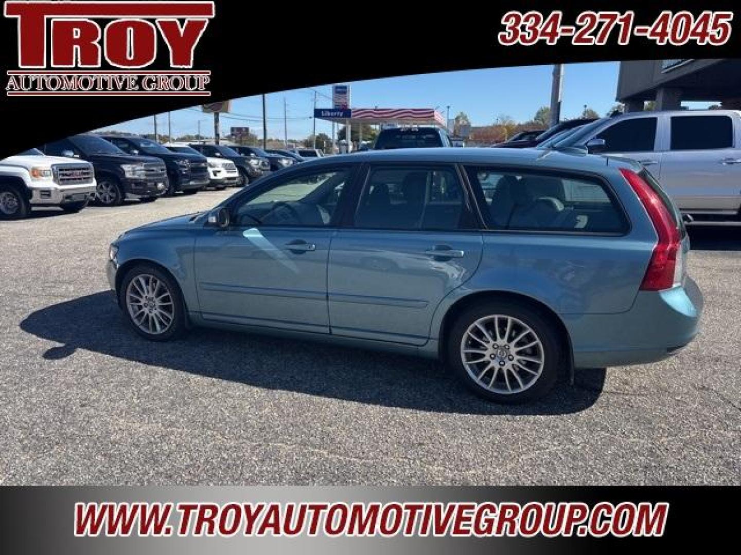 2009 Brilliant Blue Metallic /Off-Black Volvo V50 2.4i (YV1MW382692) with an 2.4L 5-Cylinder MPI DOHC engine, Automatic transmission, located at 6812 Atlanta Hwy, Montgomery, AL, 36117, (334) 271-4045, 32.382118, -86.178673 - Power Sunroof!!<br>Leather Interior!!<br>2-Master Remote Keys!!<br>Heated Seats!! - Photo#1
