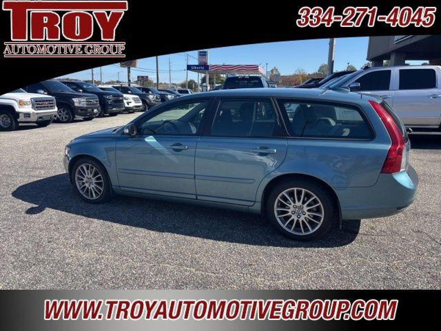 2009 Brilliant Blue Metallic /Off-Black Volvo V50 2.4i (YV1MW382692) with an 2.4L 5-Cylinder MPI DOHC engine, Automatic transmission, located at 6812 Atlanta Hwy, Montgomery, AL, 36117, (334) 271-4045, 32.382118, -86.178673 - Photo#1