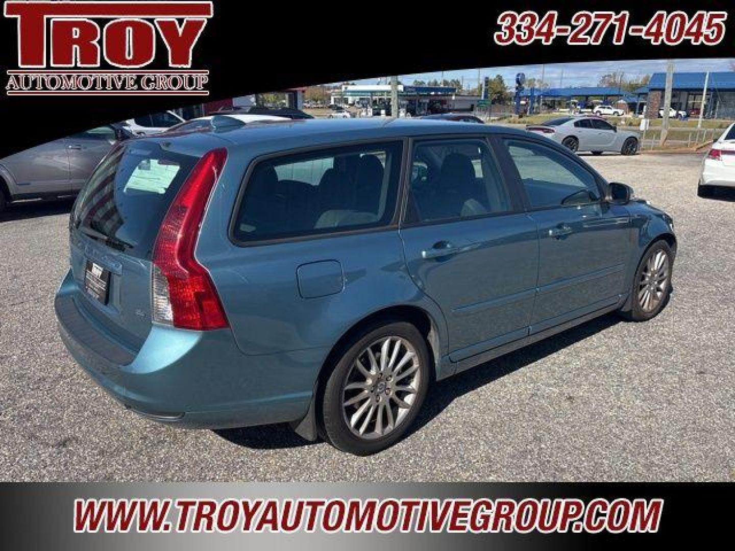 2009 Brilliant Blue Metallic /Off-Black Volvo V50 2.4i (YV1MW382692) with an 2.4L 5-Cylinder MPI DOHC engine, Automatic transmission, located at 6812 Atlanta Hwy, Montgomery, AL, 36117, (334) 271-4045, 32.382118, -86.178673 - Photo#6