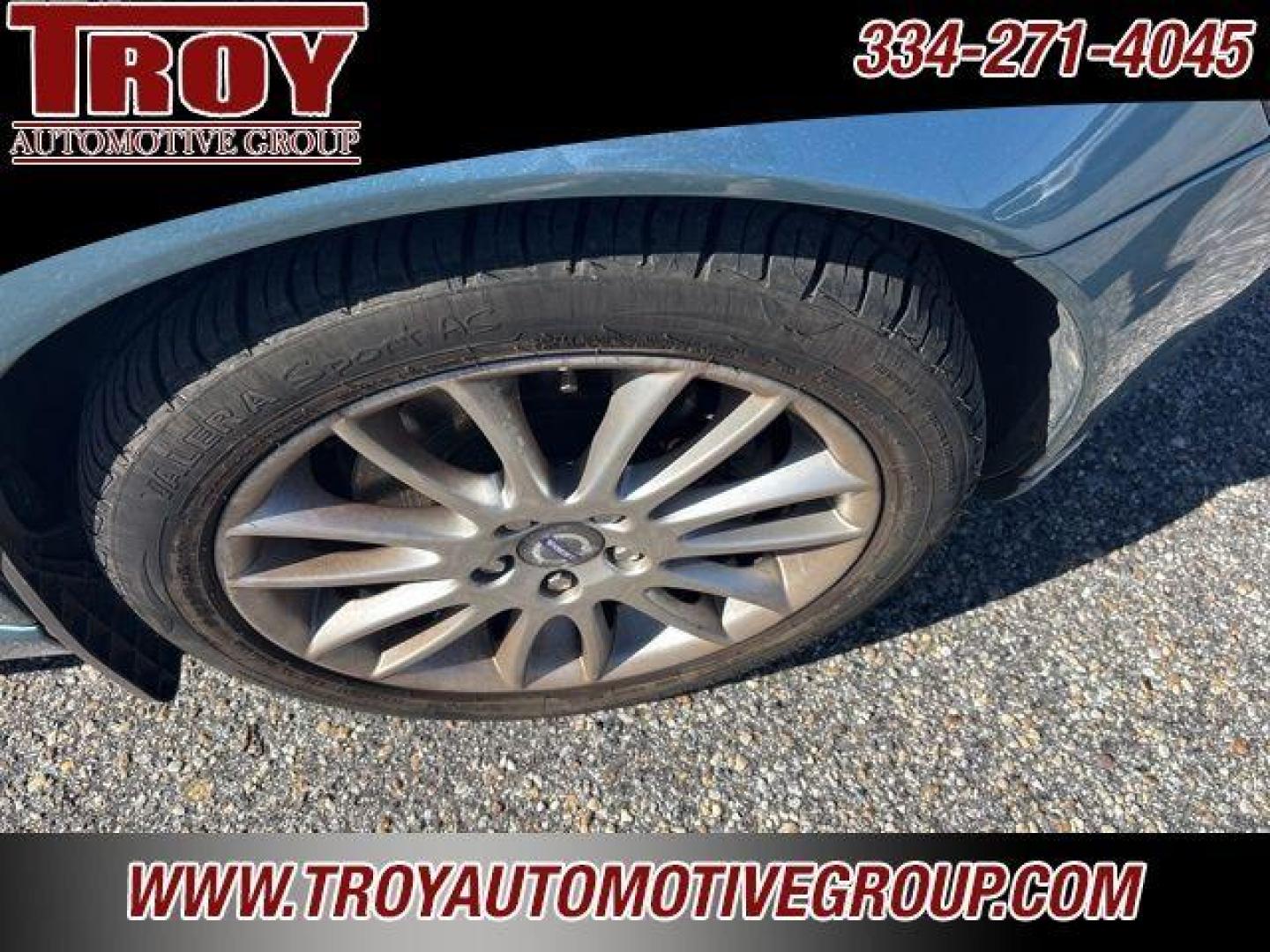 2009 Brilliant Blue Metallic /Off-Black Volvo V50 2.4i (YV1MW382692) with an 2.4L 5-Cylinder MPI DOHC engine, Automatic transmission, located at 6812 Atlanta Hwy, Montgomery, AL, 36117, (334) 271-4045, 32.382118, -86.178673 - Photo#11