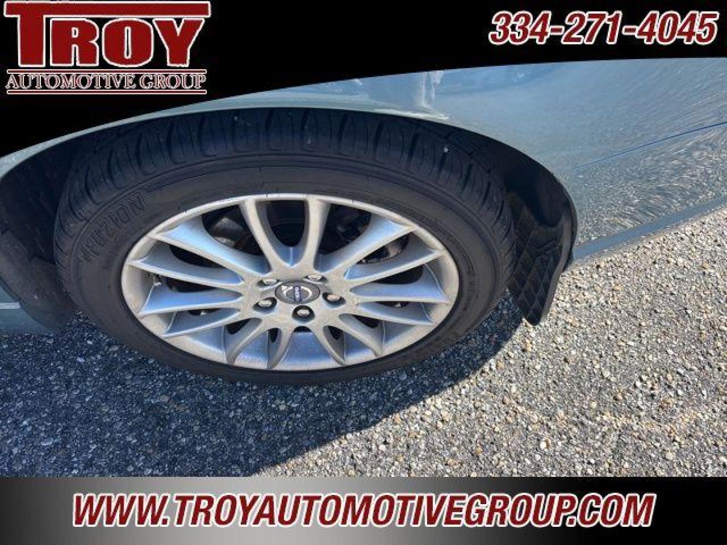 2009 Brilliant Blue Metallic /Off-Black Volvo V50 2.4i (YV1MW382692) with an 2.4L 5-Cylinder MPI DOHC engine, Automatic transmission, located at 6812 Atlanta Hwy, Montgomery, AL, 36117, (334) 271-4045, 32.382118, -86.178673 - Photo#13