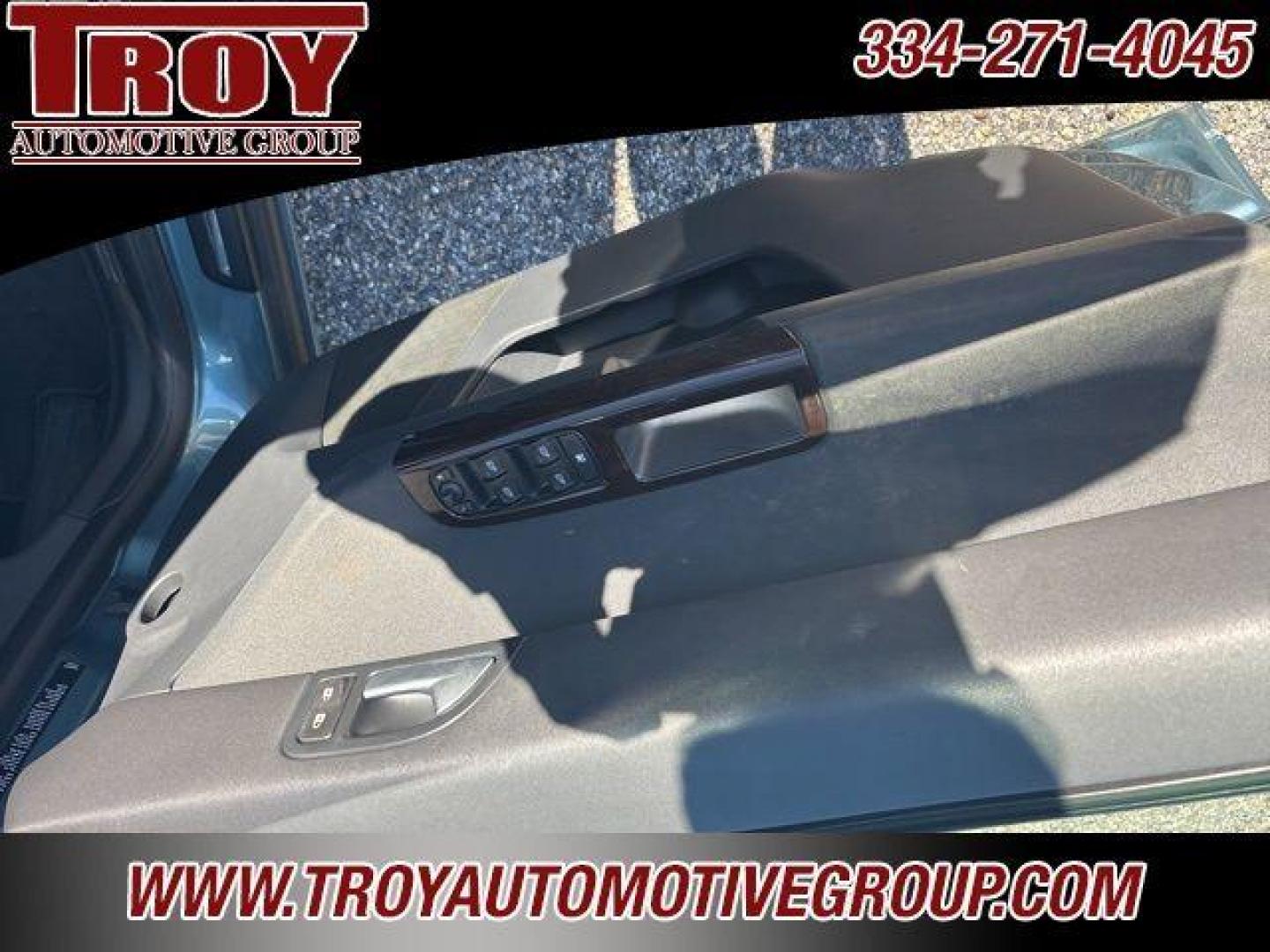 2009 Brilliant Blue Metallic /Off-Black Volvo V50 2.4i (YV1MW382692) with an 2.4L 5-Cylinder MPI DOHC engine, Automatic transmission, located at 6812 Atlanta Hwy, Montgomery, AL, 36117, (334) 271-4045, 32.382118, -86.178673 - Photo#17