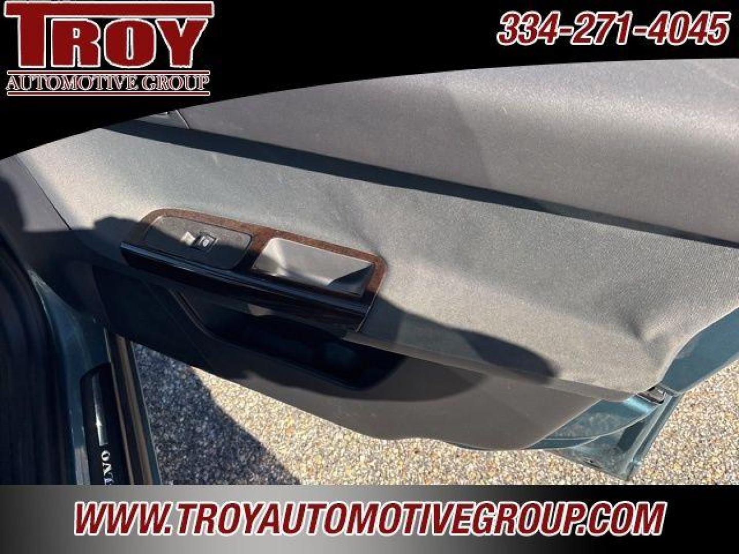 2009 Brilliant Blue Metallic /Off-Black Volvo V50 2.4i (YV1MW382692) with an 2.4L 5-Cylinder MPI DOHC engine, Automatic transmission, located at 6812 Atlanta Hwy, Montgomery, AL, 36117, (334) 271-4045, 32.382118, -86.178673 - Photo#32