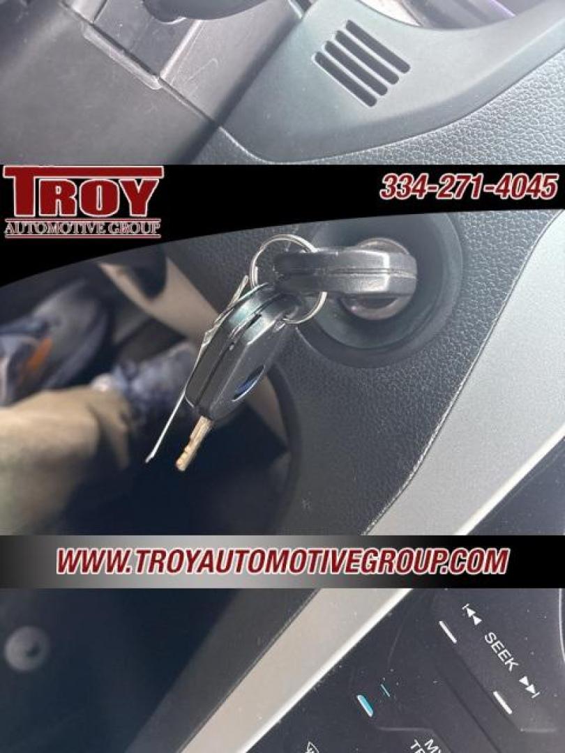 2013 White Platinum Clearcoat Metallic /Medium Light Stone Ford Explorer XLT (1FM5K7D81DG) with an 3.5L 6-Cylinder SMPI DOHC engine, Automatic transmission, located at 6812 Atlanta Hwy, Montgomery, AL, 36117, (334) 271-4045, 32.382118, -86.178673 - Photo#39