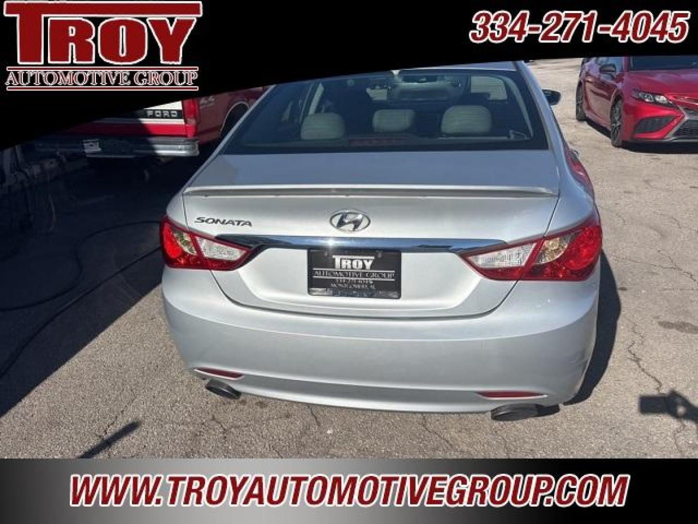 2013 Radiant Silver /Gray Hyundai Sonata SE (5NPEC4AC0DH) with an 2.4L 4-Cylinder DGI 200 hp engine, Automatic transmission, located at 6812 Atlanta Hwy, Montgomery, AL, 36117, (334) 271-4045, 32.382118, -86.178673 - 1-Owner!! - Photo#5