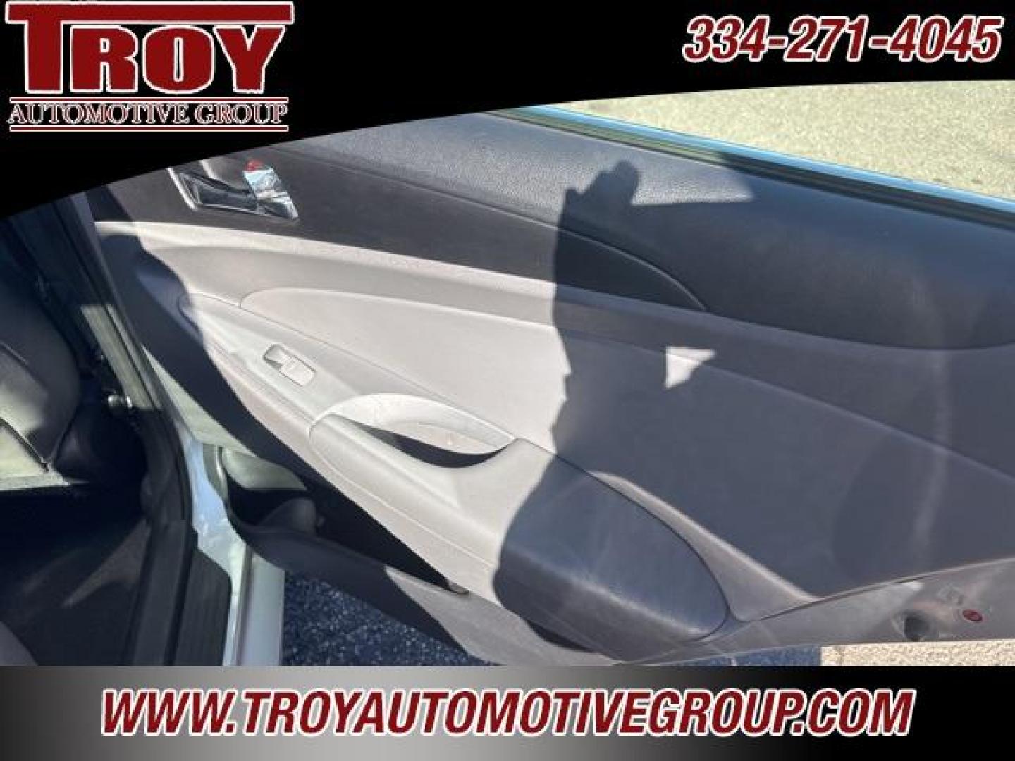 2013 Radiant Silver /Gray Hyundai Sonata SE (5NPEC4AC0DH) with an 2.4L 4-Cylinder DGI 200 hp engine, Automatic transmission, located at 6812 Atlanta Hwy, Montgomery, AL, 36117, (334) 271-4045, 32.382118, -86.178673 - 1-Owner!! - Photo#22