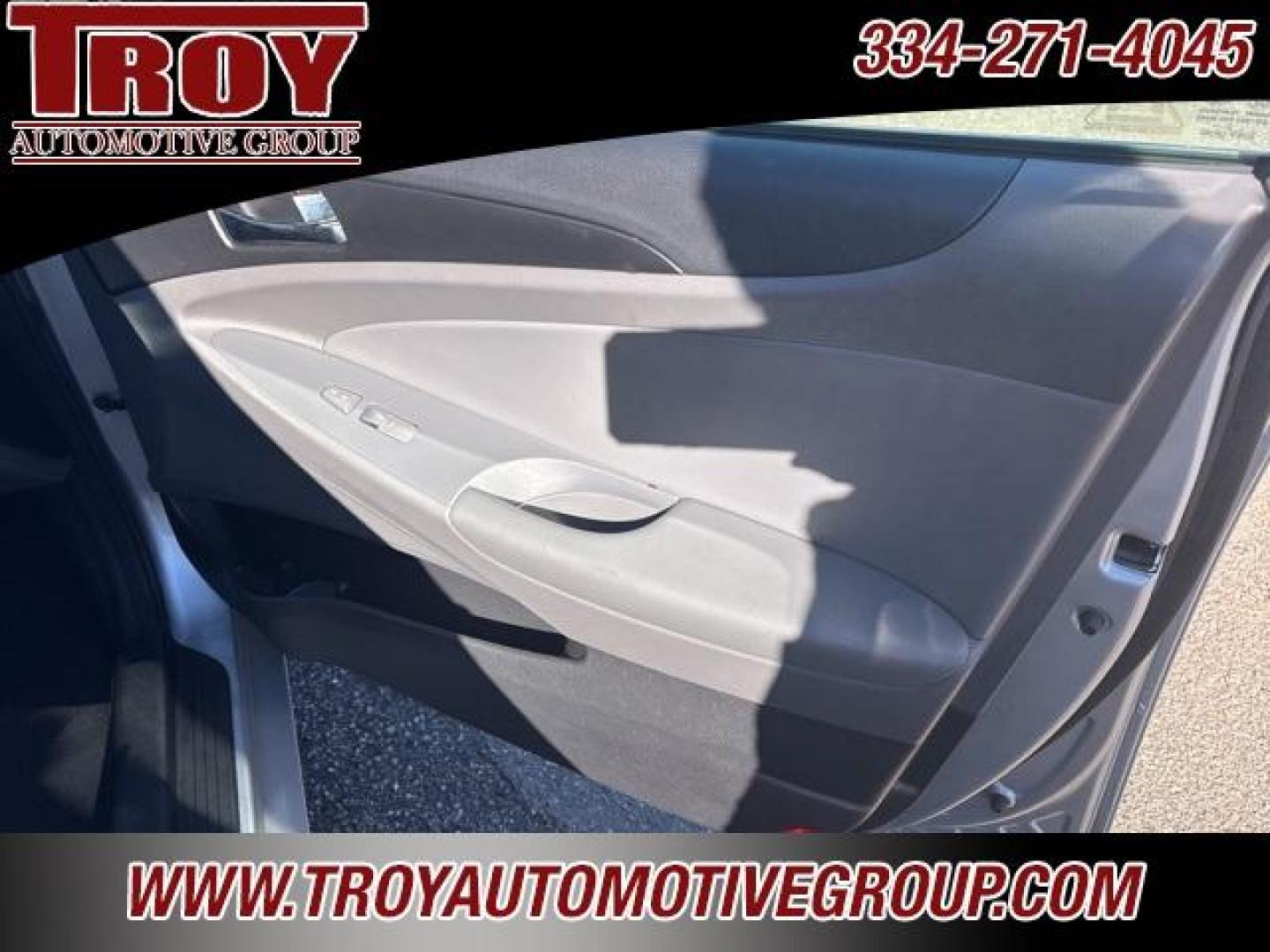 2013 Radiant Silver /Gray Hyundai Sonata SE (5NPEC4AC0DH) with an 2.4L 4-Cylinder DGI 200 hp engine, Automatic transmission, located at 6812 Atlanta Hwy, Montgomery, AL, 36117, (334) 271-4045, 32.382118, -86.178673 - 1-Owner!! - Photo#26