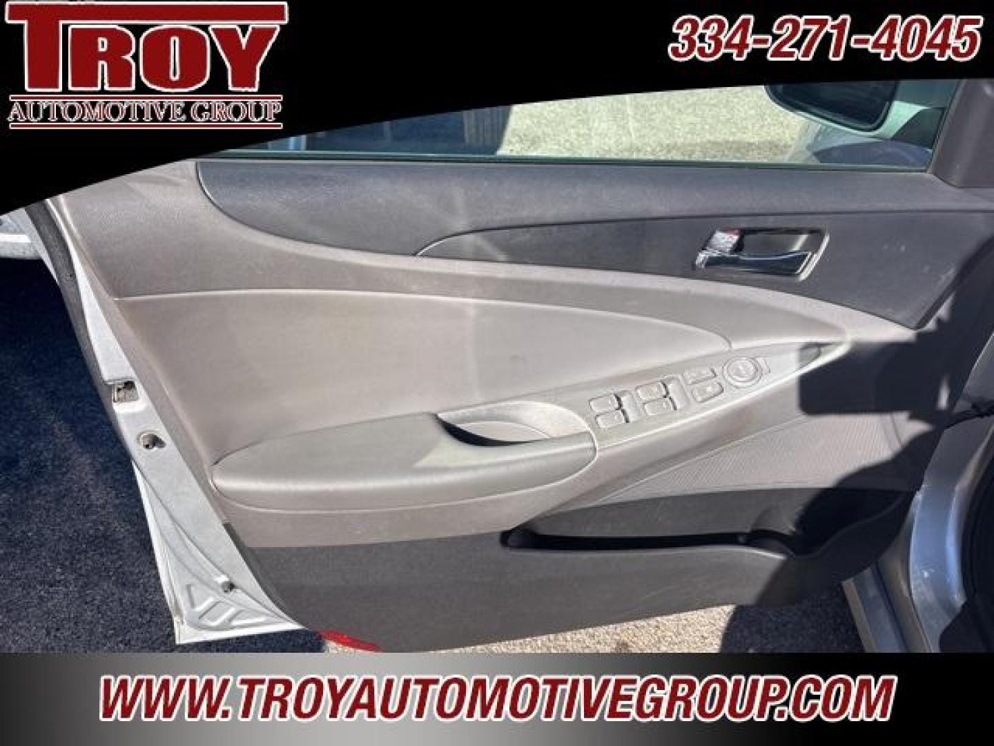 2013 Radiant Silver /Gray Hyundai Sonata SE (5NPEC4AC0DH) with an 2.4L 4-Cylinder DGI 200 hp engine, Automatic transmission, located at 6812 Atlanta Hwy, Montgomery, AL, 36117, (334) 271-4045, 32.382118, -86.178673 - 1-Owner!! - Photo#32