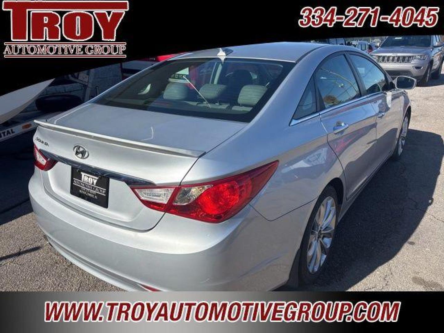 2013 Radiant Silver /Gray Hyundai Sonata SE (5NPEC4AC0DH) with an 2.4L 4-Cylinder DGI 200 hp engine, Automatic transmission, located at 6812 Atlanta Hwy, Montgomery, AL, 36117, (334) 271-4045, 32.382118, -86.178673 - 1-Owner!! - Photo#4