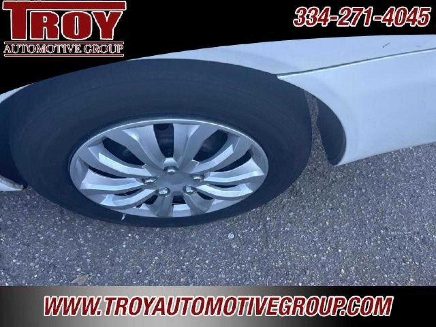 2005 Super White /Taupe Toyota Camry (4T1BE32K95U) with an 2.4L I4 SMPI DOHC engine, Automatic transmission, located at 6812 Atlanta Hwy, Montgomery, AL, 36117, (334) 271-4045, 32.382118, -86.178673 - Photo#12