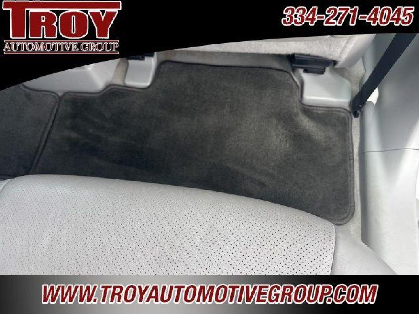 2010 Silver /Light Gray Lexus RX 350 (2T2ZK1BA8AC) with an 3.5L 6-Cylinder DOHC VVT-i 24V engine, Automatic transmission, located at 6812 Atlanta Hwy, Montgomery, AL, 36117, (334) 271-4045, 32.382118, -86.178673 - Photo#20