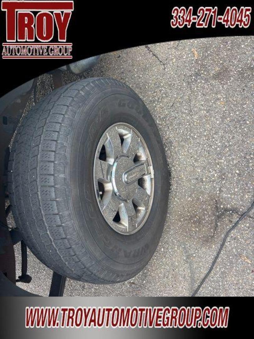 2006 Shadow Green Metallic /Ebony Hummer H3 Base (5GTDN136168) with an 3.5L 5-Cylinder MPI DOHC engine, Automatic transmission, located at 6812 Atlanta Hwy, Montgomery, AL, 36117, (334) 271-4045, 32.382118, -86.178673 - Power Sunroof!!<br>Leather!!<br>Chrome Package!!<br>Step Bars!!<br>Shadow Green Metallic 2006 Hummer H3 4WD 3.5L 5-Cylinder MPI DOHC 4-Speed Automatic with Overdrive<br><br>Financing Available---Top Value for Trades. - Photo#12