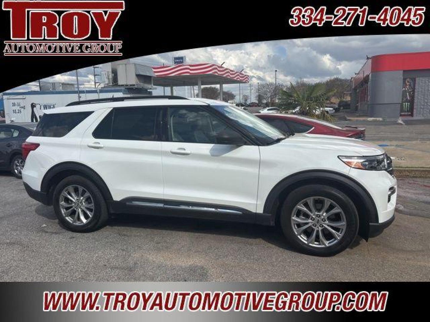 2020 White /Sandstone Ford Explorer XLT (1FMSK7DH1LG) with an 2.3L EcoBoost I-4 engine, Automatic transmission, located at 6812 Atlanta Hwy, Montgomery, AL, 36117, (334) 271-4045, 32.382118, -86.178673 - Photo#1