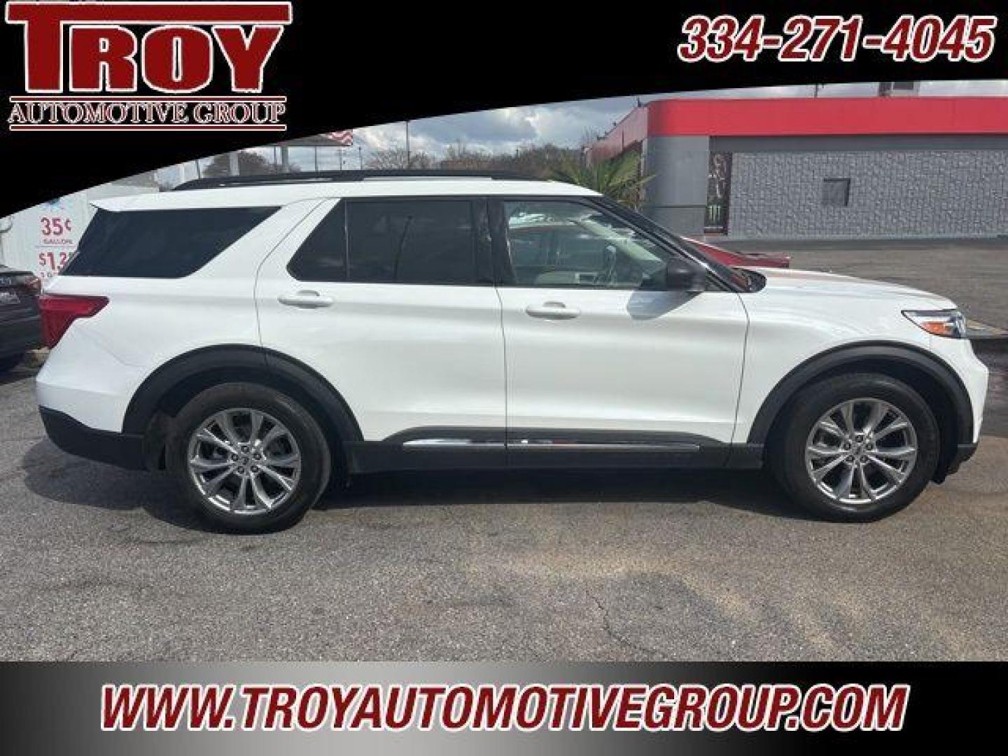 2020 White /Sandstone Ford Explorer XLT (1FMSK7DH1LG) with an 2.3L EcoBoost I-4 engine, Automatic transmission, located at 6812 Atlanta Hwy, Montgomery, AL, 36117, (334) 271-4045, 32.382118, -86.178673 - Photo#2