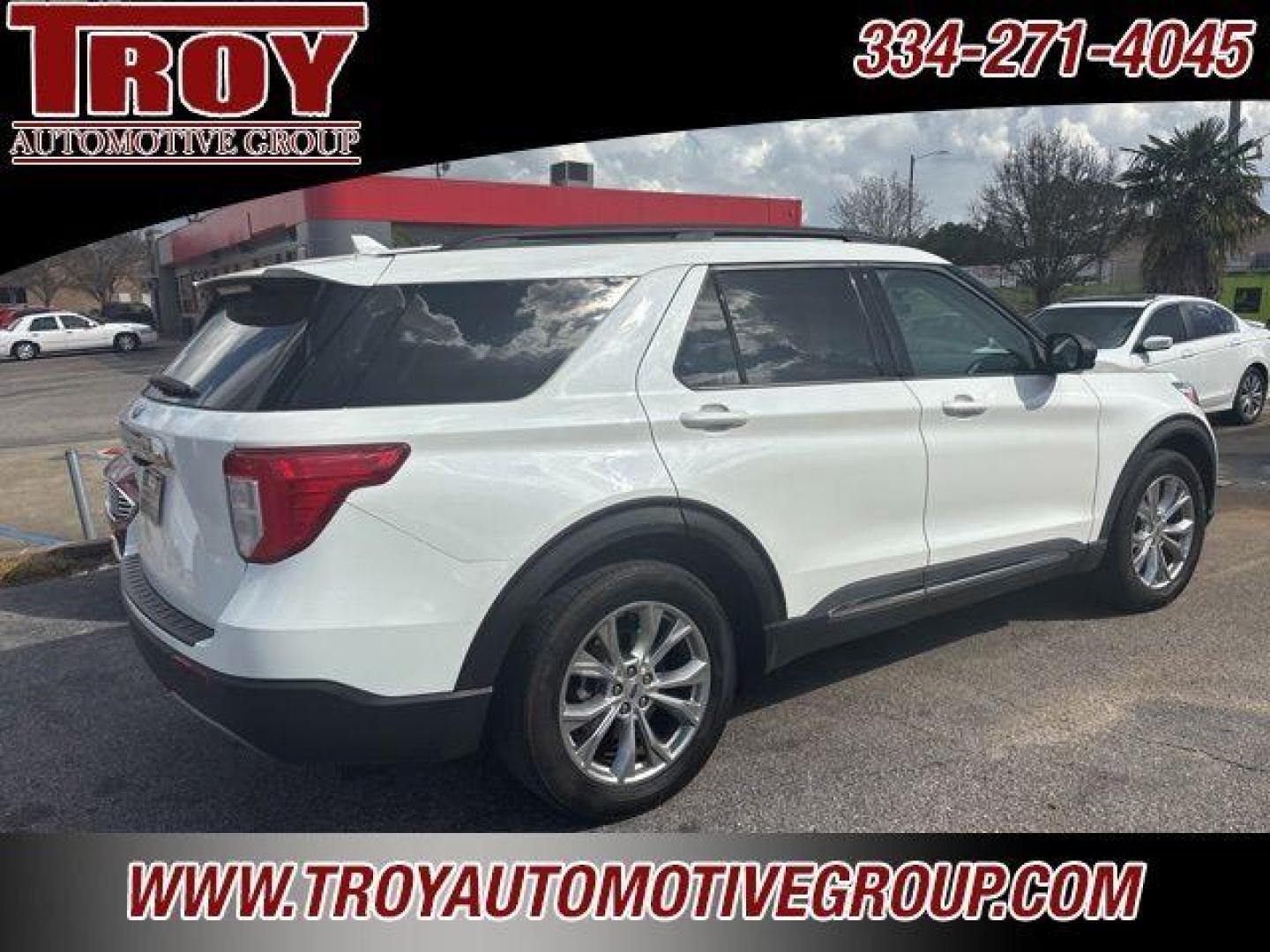 2020 White /Sandstone Ford Explorer XLT (1FMSK7DH1LG) with an 2.3L EcoBoost I-4 engine, Automatic transmission, located at 6812 Atlanta Hwy, Montgomery, AL, 36117, (334) 271-4045, 32.382118, -86.178673 - Photo#3