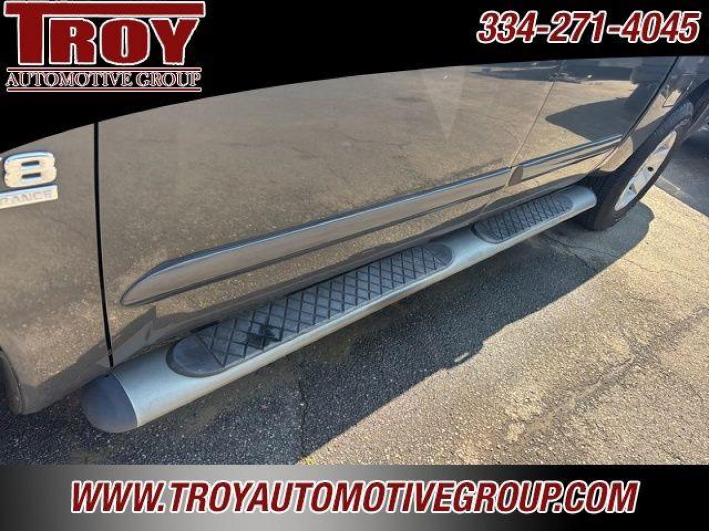 2004 Smoke /Graphite Nissan Titan LE (1N6AA07A74N) with an 5.6L V8 SMPI DOHC engine, Automatic transmission, located at 6812 Atlanta Hwy, Montgomery, AL, 36117, (334) 271-4045, 32.382118, -86.178673 - Leather Interior!!<br>Power Sunroof!!<br>Tow Package!! - Photo#3