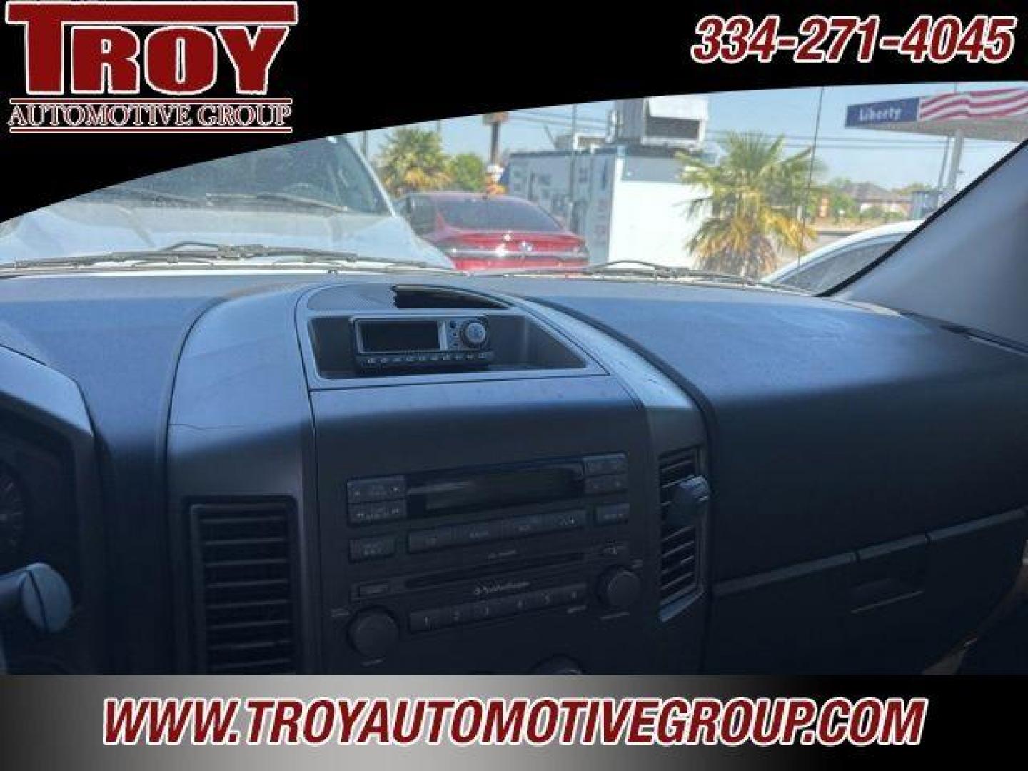 2004 Smoke /Graphite Nissan Titan LE (1N6AA07A74N) with an 5.6L V8 SMPI DOHC engine, Automatic transmission, located at 6812 Atlanta Hwy, Montgomery, AL, 36117, (334) 271-4045, 32.382118, -86.178673 - Leather Interior!!<br>Power Sunroof!!<br>Tow Package!! - Photo#21