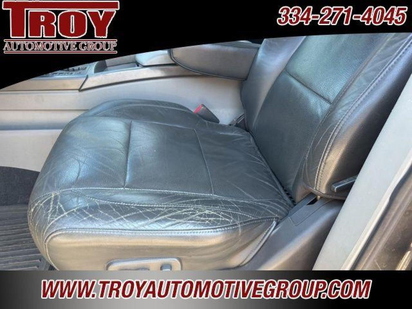 2004 Smoke /Graphite Nissan Titan LE (1N6AA07A74N) with an 5.6L V8 SMPI DOHC engine, Automatic transmission, located at 6812 Atlanta Hwy, Montgomery, AL, 36117, (334) 271-4045, 32.382118, -86.178673 - Leather Interior!!<br>Power Sunroof!!<br>Tow Package!! - Photo#24