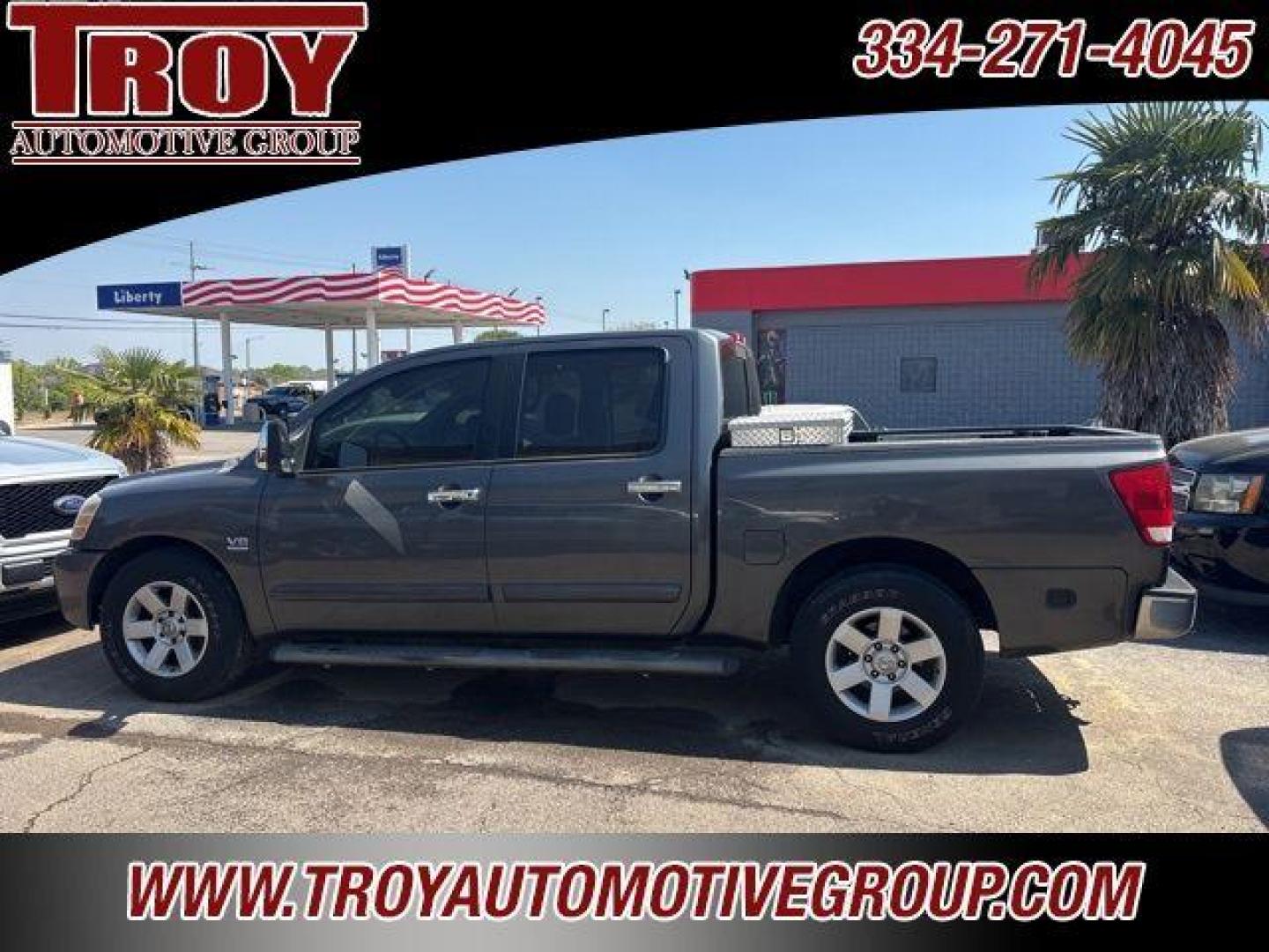 2004 Smoke /Graphite Nissan Titan LE (1N6AA07A74N) with an 5.6L V8 SMPI DOHC engine, Automatic transmission, located at 6812 Atlanta Hwy, Montgomery, AL, 36117, (334) 271-4045, 32.382118, -86.178673 - Leather Interior!!<br>Power Sunroof!!<br>Tow Package!! - Photo#3