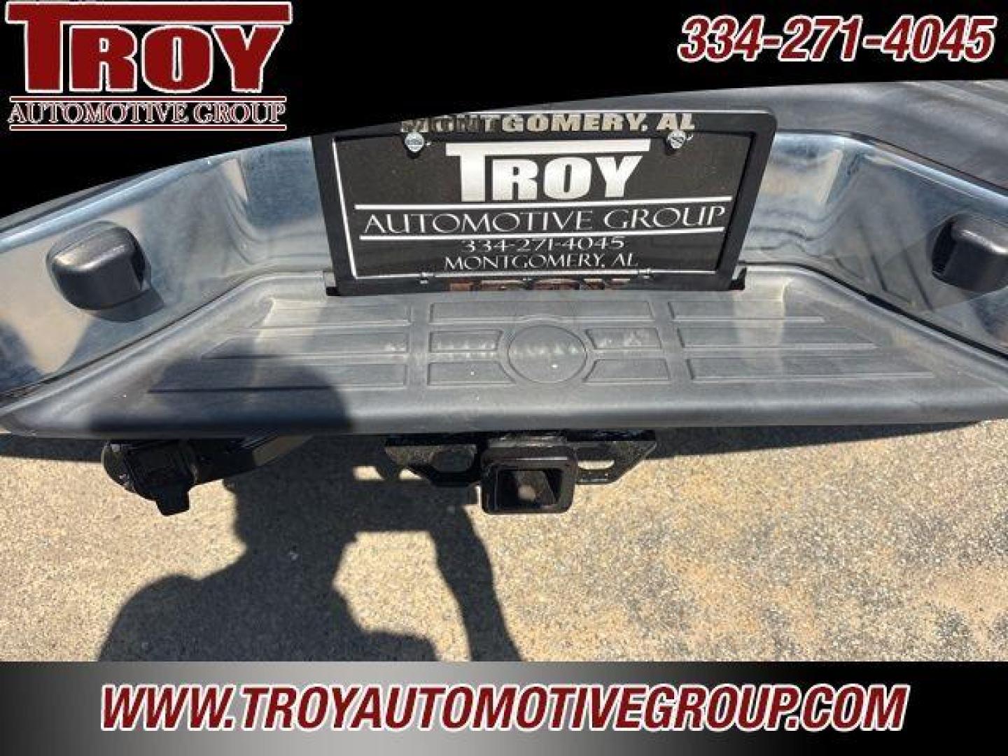 2004 Smoke /Graphite Nissan Titan LE (1N6AA07A74N) with an 5.6L V8 SMPI DOHC engine, Automatic transmission, located at 6812 Atlanta Hwy, Montgomery, AL, 36117, (334) 271-4045, 32.382118, -86.178673 - Leather Interior!!<br>Power Sunroof!!<br>Tow Package!! - Photo#9