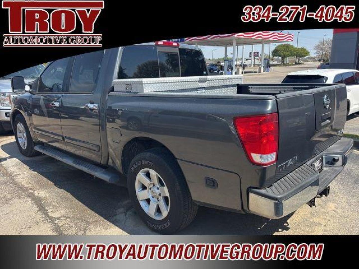 2004 Smoke /Graphite Nissan Titan LE (1N6AA07A74N) with an 5.6L V8 SMPI DOHC engine, Automatic transmission, located at 6812 Atlanta Hwy, Montgomery, AL, 36117, (334) 271-4045, 32.382118, -86.178673 - Leather Interior!!<br>Power Sunroof!!<br>Tow Package!! - Photo#17