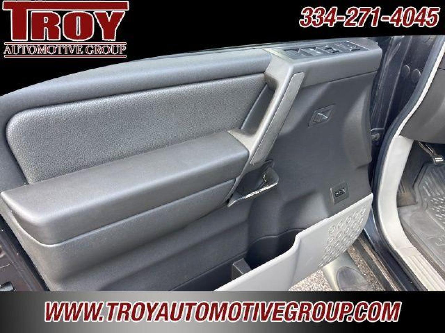 2004 Smoke /Graphite Nissan Titan LE (1N6AA07A74N) with an 5.6L V8 SMPI DOHC engine, Automatic transmission, located at 6812 Atlanta Hwy, Montgomery, AL, 36117, (334) 271-4045, 32.382118, -86.178673 - Leather Interior!!<br>Power Sunroof!!<br>Tow Package!! - Photo#47