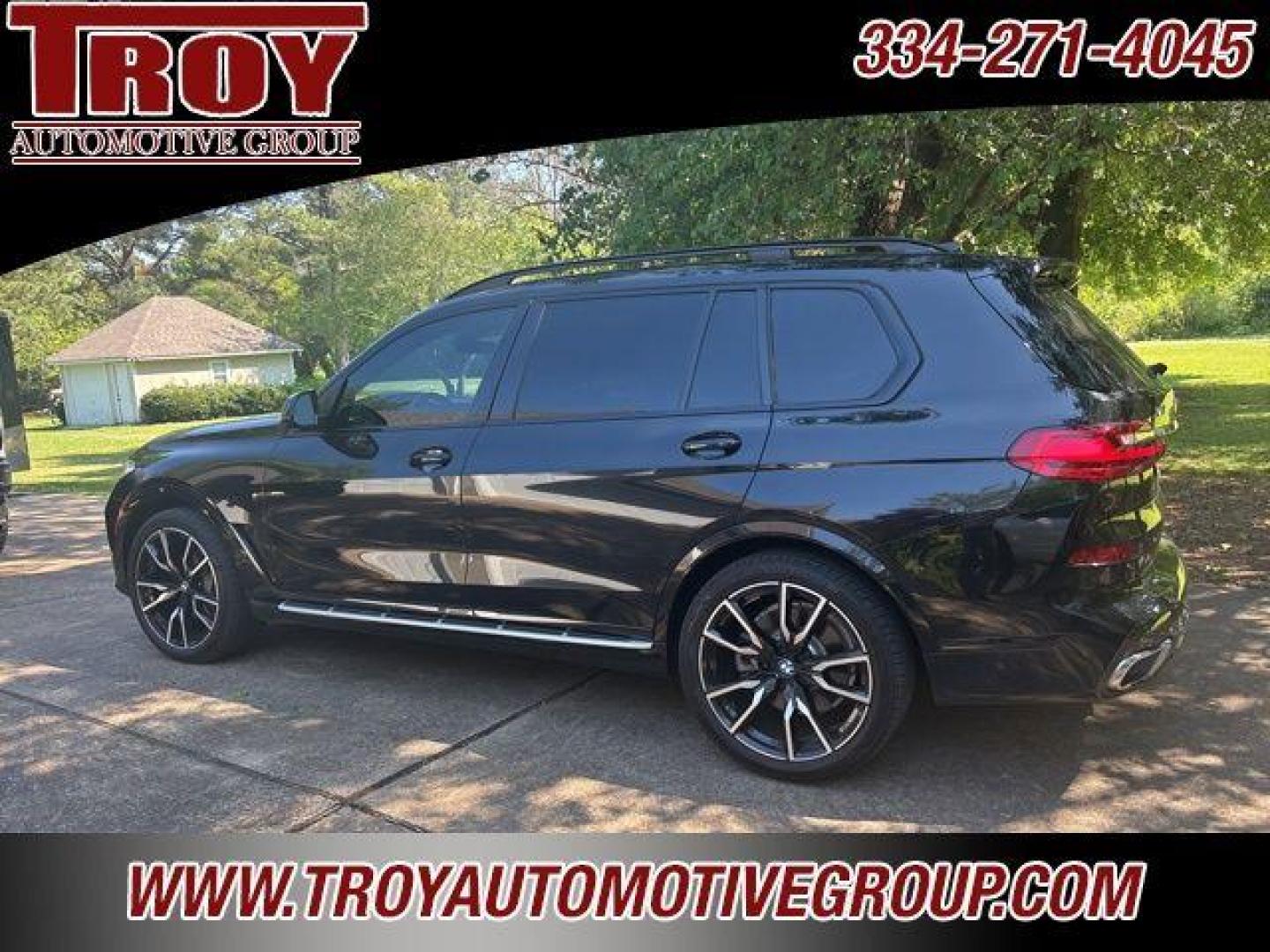 2020 Black Sapphire Metallic /Ivory White BMW X7 xDrive40i (5UXCW2C00L9) with an 3.0L I6 DOHC 24V engine, Automatic transmission, located at 6812 Atlanta Hwy, Montgomery, AL, 36117, (334) 271-4045, 32.382118, -86.178673 - Photo#2