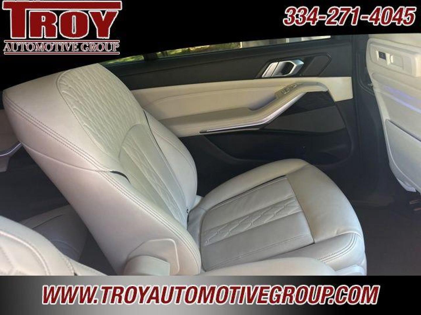 2020 Black Sapphire Metallic /Ivory White BMW X7 xDrive40i (5UXCW2C00L9) with an 3.0L I6 DOHC 24V engine, Automatic transmission, located at 6812 Atlanta Hwy, Montgomery, AL, 36117, (334) 271-4045, 32.382118, -86.178673 - Photo#11