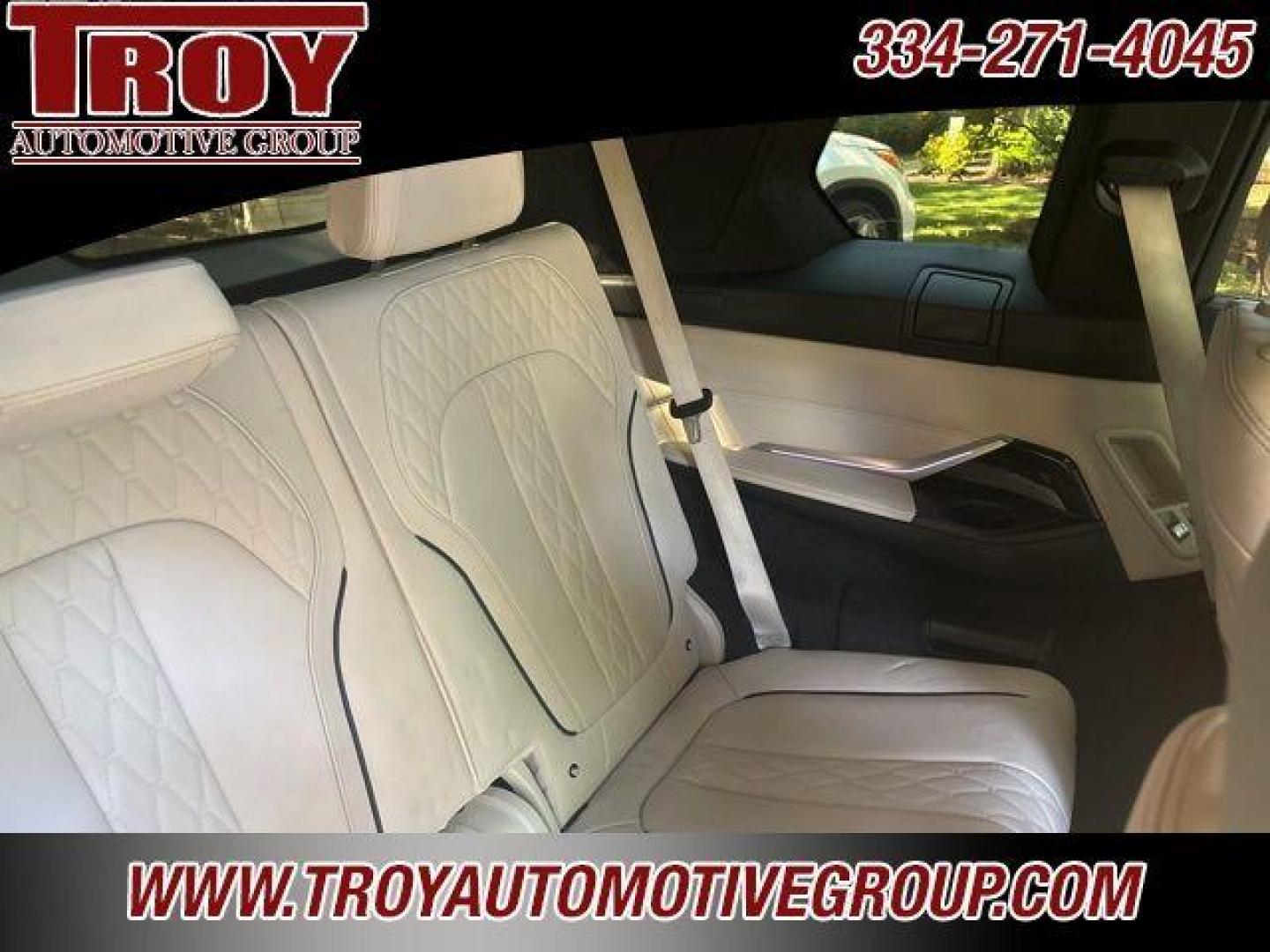 2020 Black Sapphire Metallic /Ivory White BMW X7 xDrive40i (5UXCW2C00L9) with an 3.0L I6 DOHC 24V engine, Automatic transmission, located at 6812 Atlanta Hwy, Montgomery, AL, 36117, (334) 271-4045, 32.382118, -86.178673 - Photo#14