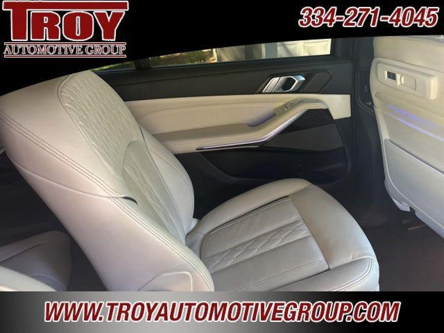 2020 Black Sapphire Metallic /Ivory White BMW X7 xDrive40i (5UXCW2C00L9) with an 3.0L I6 DOHC 24V engine, Automatic transmission, located at 6812 Atlanta Hwy, Montgomery, AL, 36117, (334) 271-4045, 32.382118, -86.178673 - Photo#15