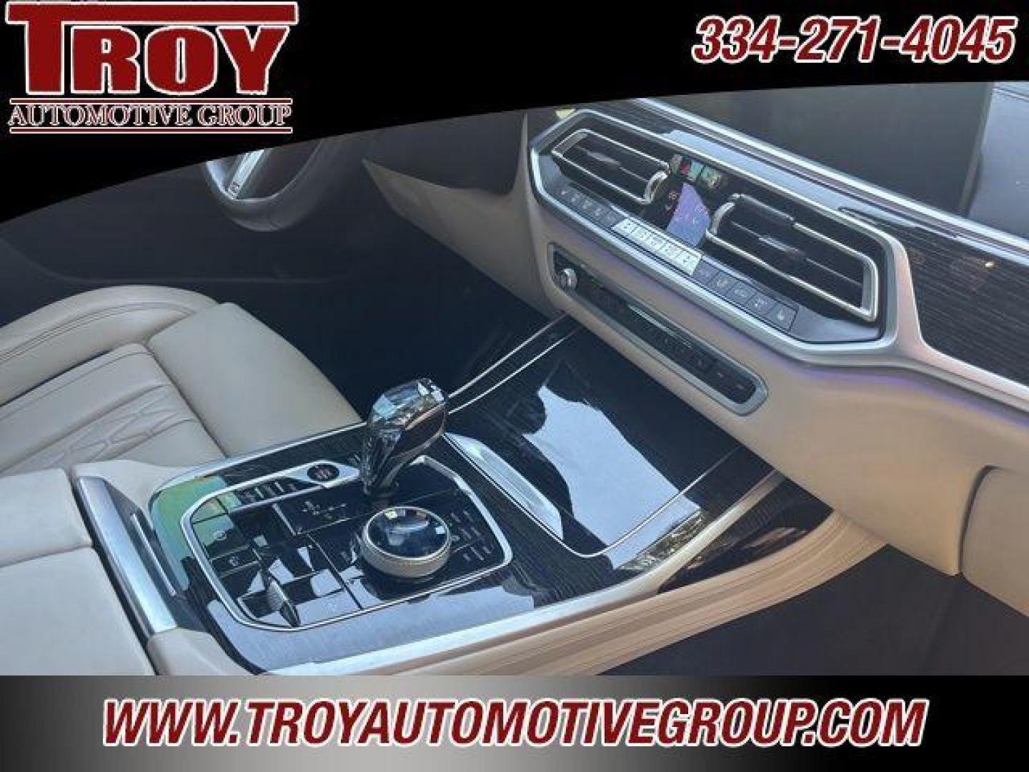 2020 Black Sapphire Metallic /Ivory White BMW X7 xDrive40i (5UXCW2C00L9) with an 3.0L I6 DOHC 24V engine, Automatic transmission, located at 6812 Atlanta Hwy, Montgomery, AL, 36117, (334) 271-4045, 32.382118, -86.178673 - Photo#18