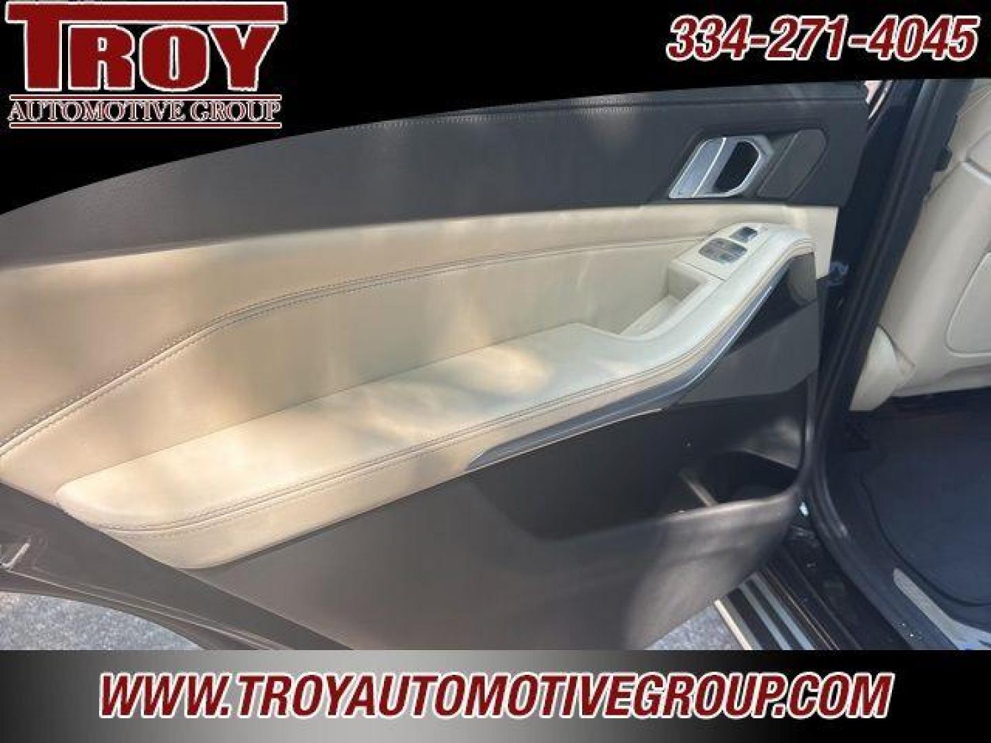 2020 Black Sapphire Metallic /Ivory White BMW X7 xDrive40i (5UXCW2C00L9) with an 3.0L I6 DOHC 24V engine, Automatic transmission, located at 6812 Atlanta Hwy, Montgomery, AL, 36117, (334) 271-4045, 32.382118, -86.178673 - Photo#27