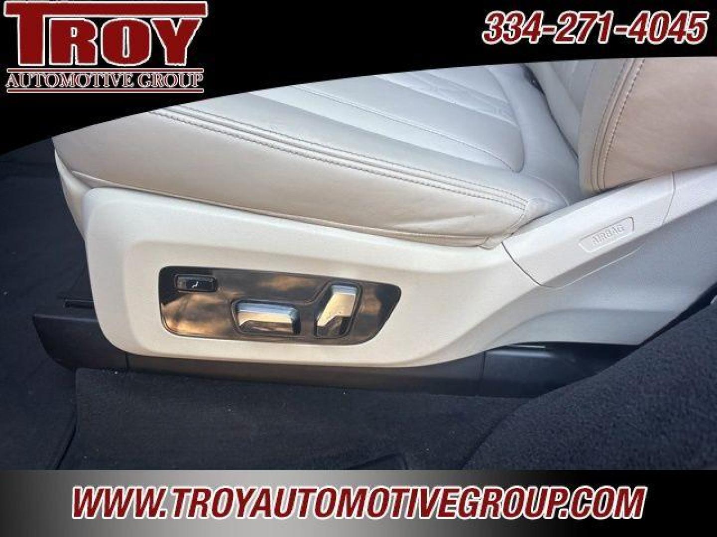 2020 Black Sapphire Metallic /Ivory White BMW X7 xDrive40i (5UXCW2C00L9) with an 3.0L I6 DOHC 24V engine, Automatic transmission, located at 6812 Atlanta Hwy, Montgomery, AL, 36117, (334) 271-4045, 32.382118, -86.178673 - Photo#28