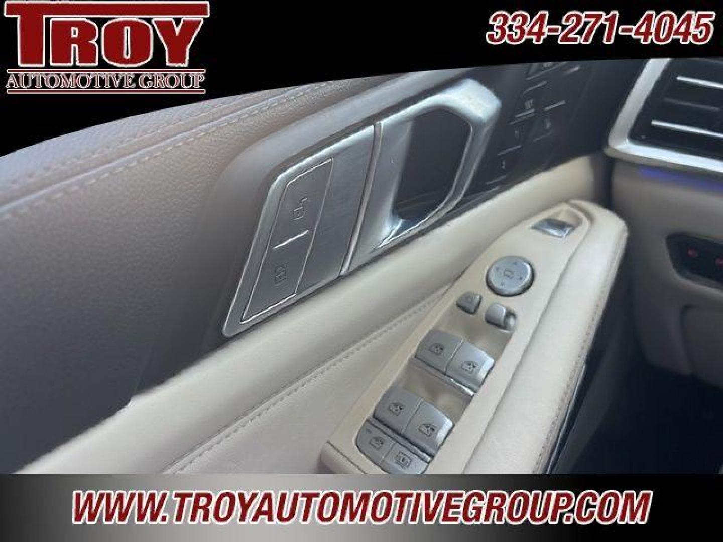 2020 Black Sapphire Metallic /Ivory White BMW X7 xDrive40i (5UXCW2C00L9) with an 3.0L I6 DOHC 24V engine, Automatic transmission, located at 6812 Atlanta Hwy, Montgomery, AL, 36117, (334) 271-4045, 32.382118, -86.178673 - Photo#39