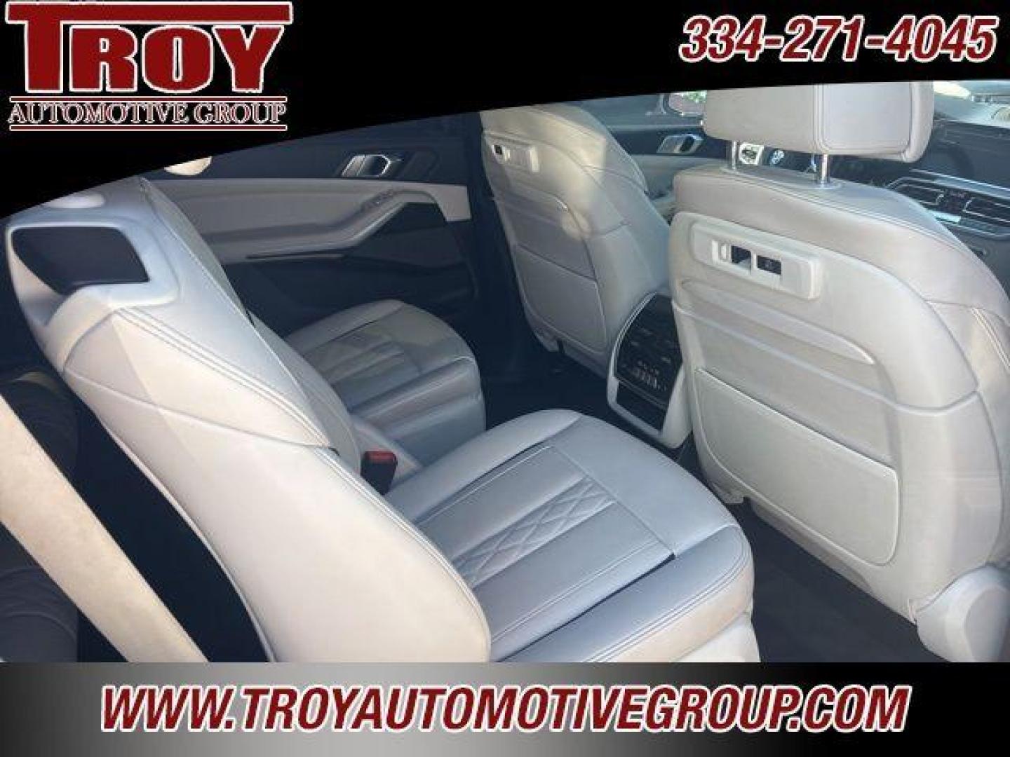 2020 Black Sapphire Metallic /Ivory White BMW X7 xDrive40i (5UXCW2C00L9) with an 3.0L I6 DOHC 24V engine, Automatic transmission, located at 6812 Atlanta Hwy, Montgomery, AL, 36117, (334) 271-4045, 32.382118, -86.178673 - Photo#62
