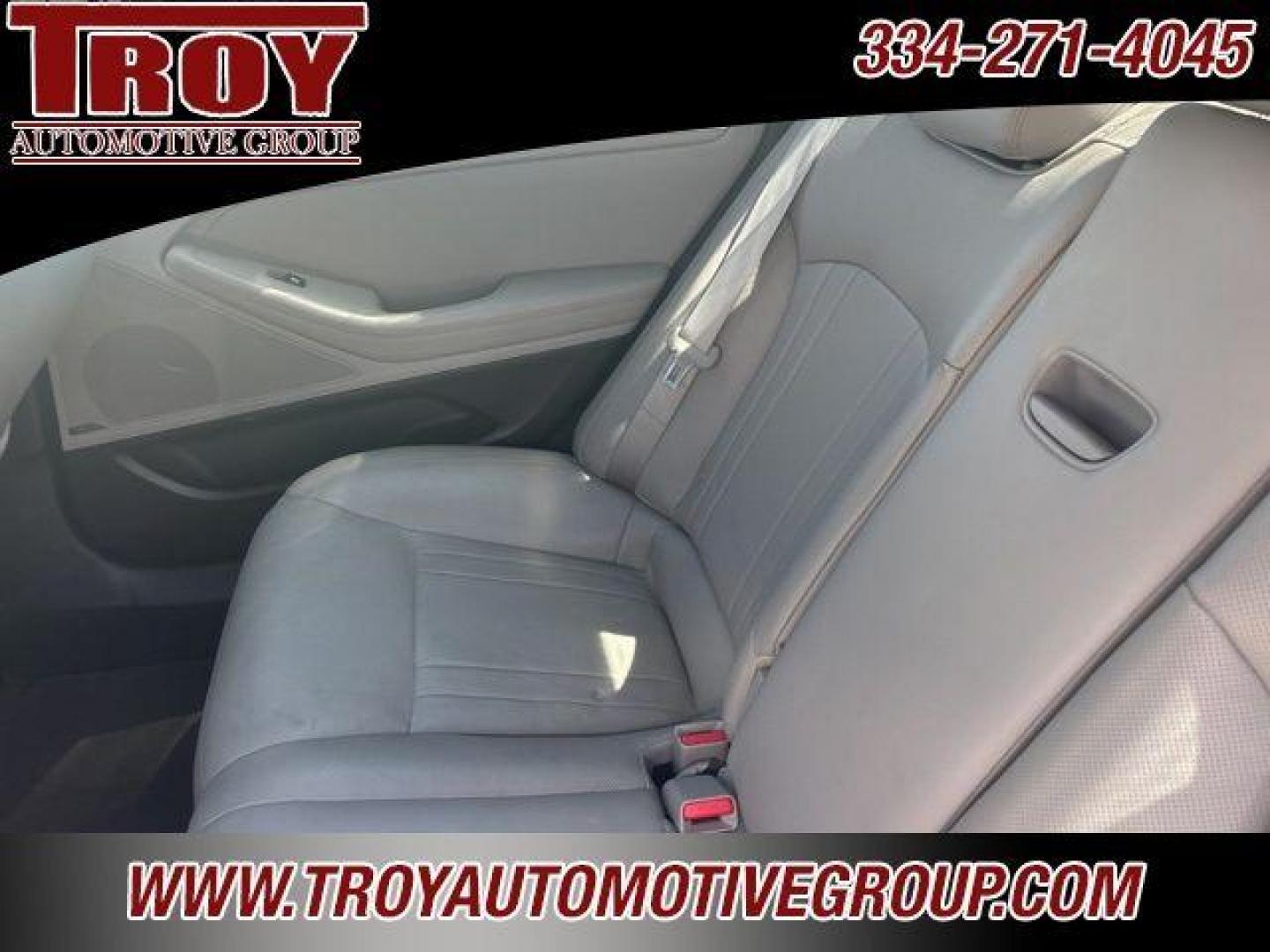 2016 Casablanca White /Grey Hyundai Genesis 3.8 (KMHGN4JE3GU) with an 3.8L V6 DGI DOHC Dual CVVT engine, Automatic transmission, located at 6812 Atlanta Hwy, Montgomery, AL, 36117, (334) 271-4045, 32.382118, -86.178673 - Photo#16