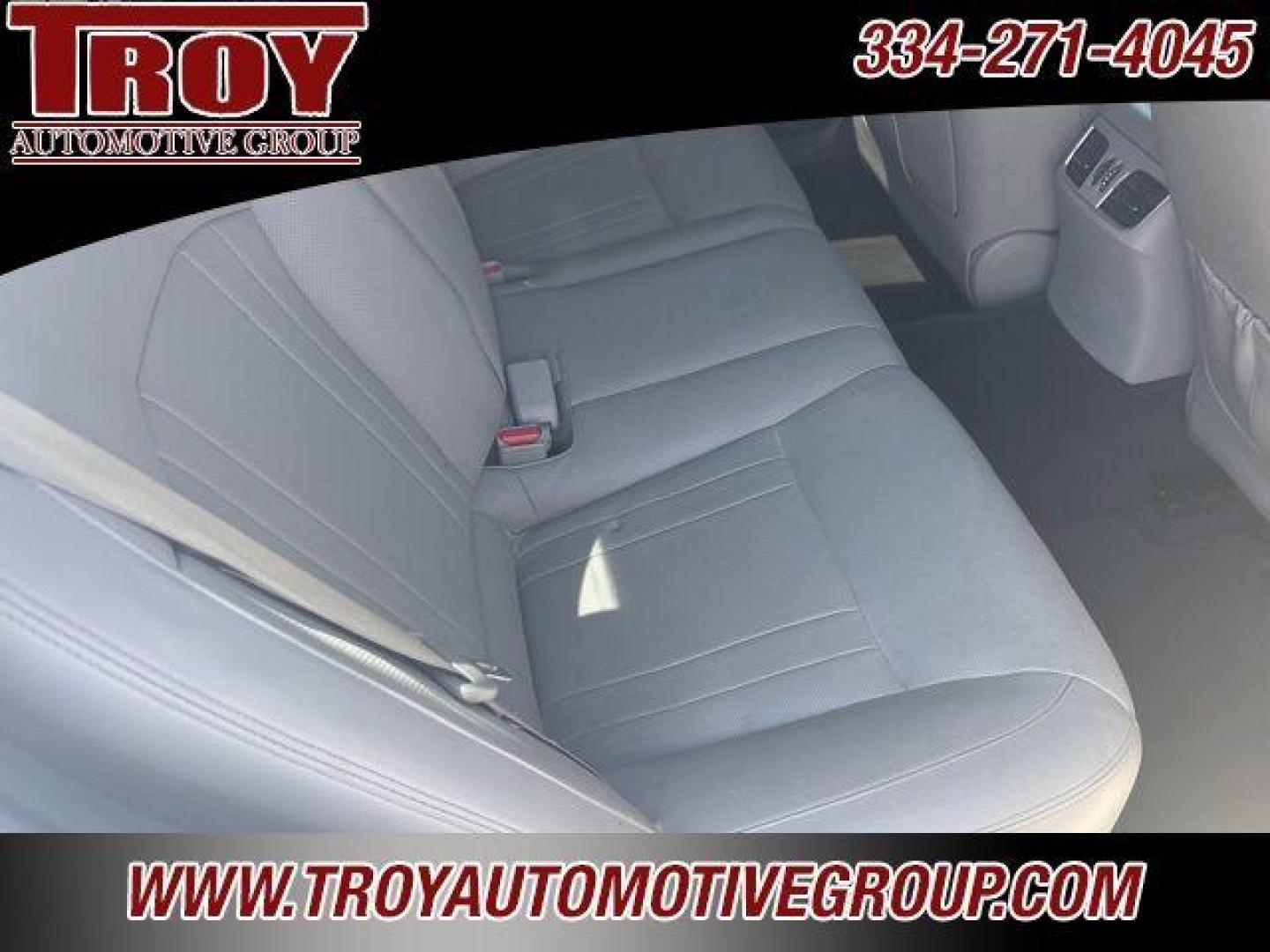 2016 Casablanca White /Grey Hyundai Genesis 3.8 (KMHGN4JE3GU) with an 3.8L V6 DGI DOHC Dual CVVT engine, Automatic transmission, located at 6812 Atlanta Hwy, Montgomery, AL, 36117, (334) 271-4045, 32.382118, -86.178673 - Photo#18