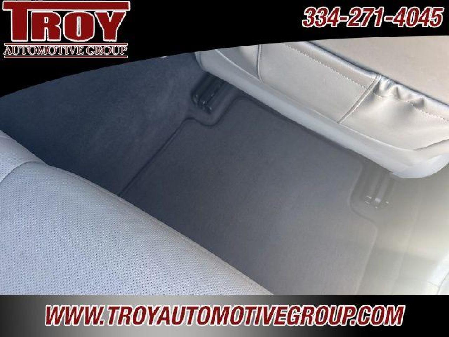 2016 Casablanca White /Grey Hyundai Genesis 3.8 (KMHGN4JE3GU) with an 3.8L V6 DGI DOHC Dual CVVT engine, Automatic transmission, located at 6812 Atlanta Hwy, Montgomery, AL, 36117, (334) 271-4045, 32.382118, -86.178673 - Photo#19