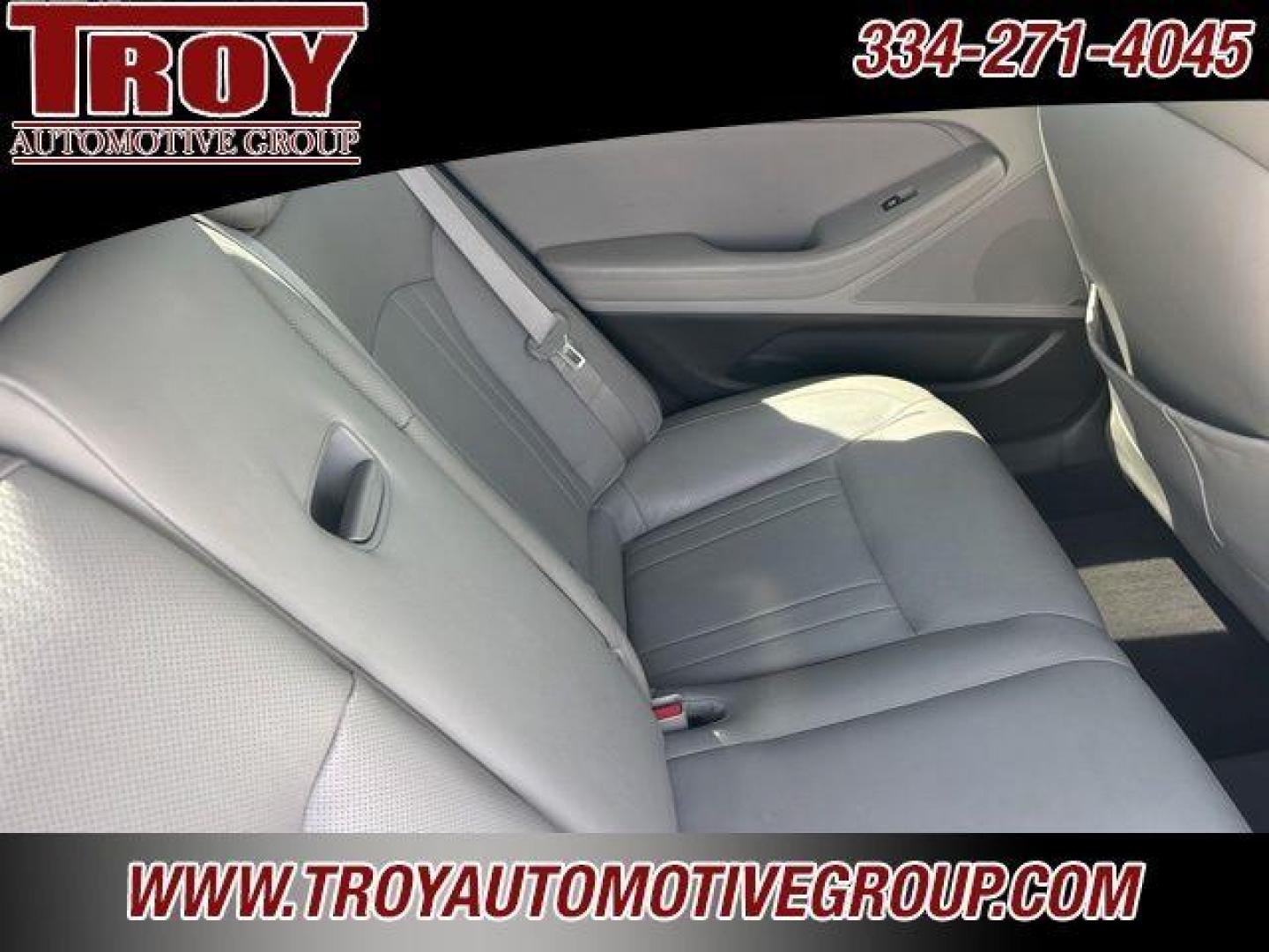 2016 Casablanca White /Grey Hyundai Genesis 3.8 (KMHGN4JE3GU) with an 3.8L V6 DGI DOHC Dual CVVT engine, Automatic transmission, located at 6812 Atlanta Hwy, Montgomery, AL, 36117, (334) 271-4045, 32.382118, -86.178673 - Photo#20